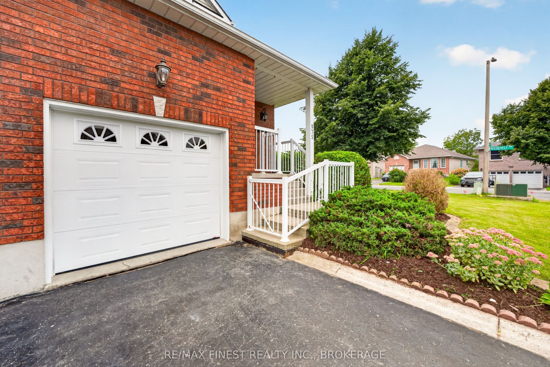 975 Ringstead Street, Kingston, Frontenac ON K7M 8V2 975 Ringstead Street, Kingston, Frontenac ON K7M 8V2