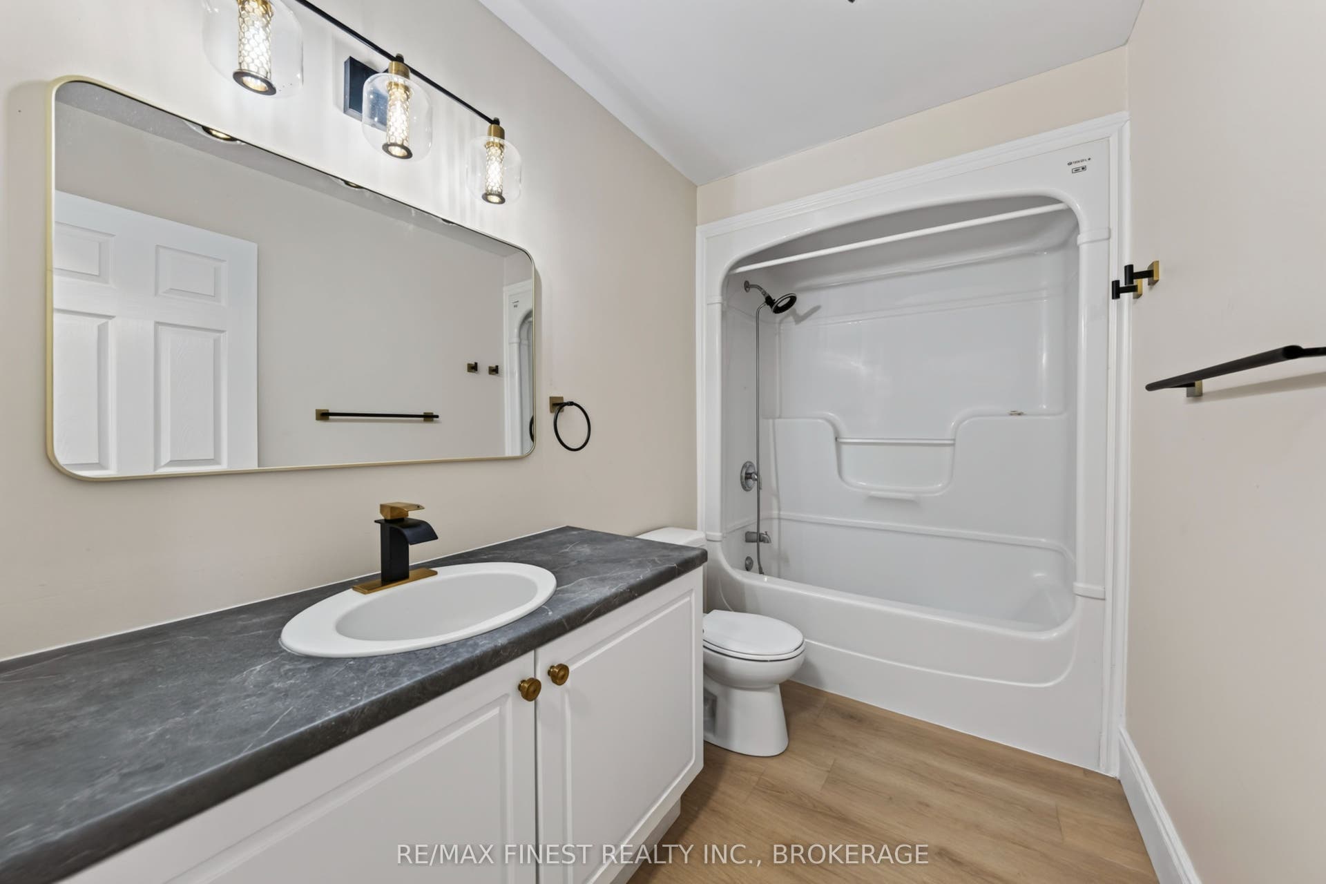 975 Ringstead Street, Kingston, Frontenac ON K7M 8V2 975 Ringstead Street, Kingston, Frontenac ON K7M 8V2