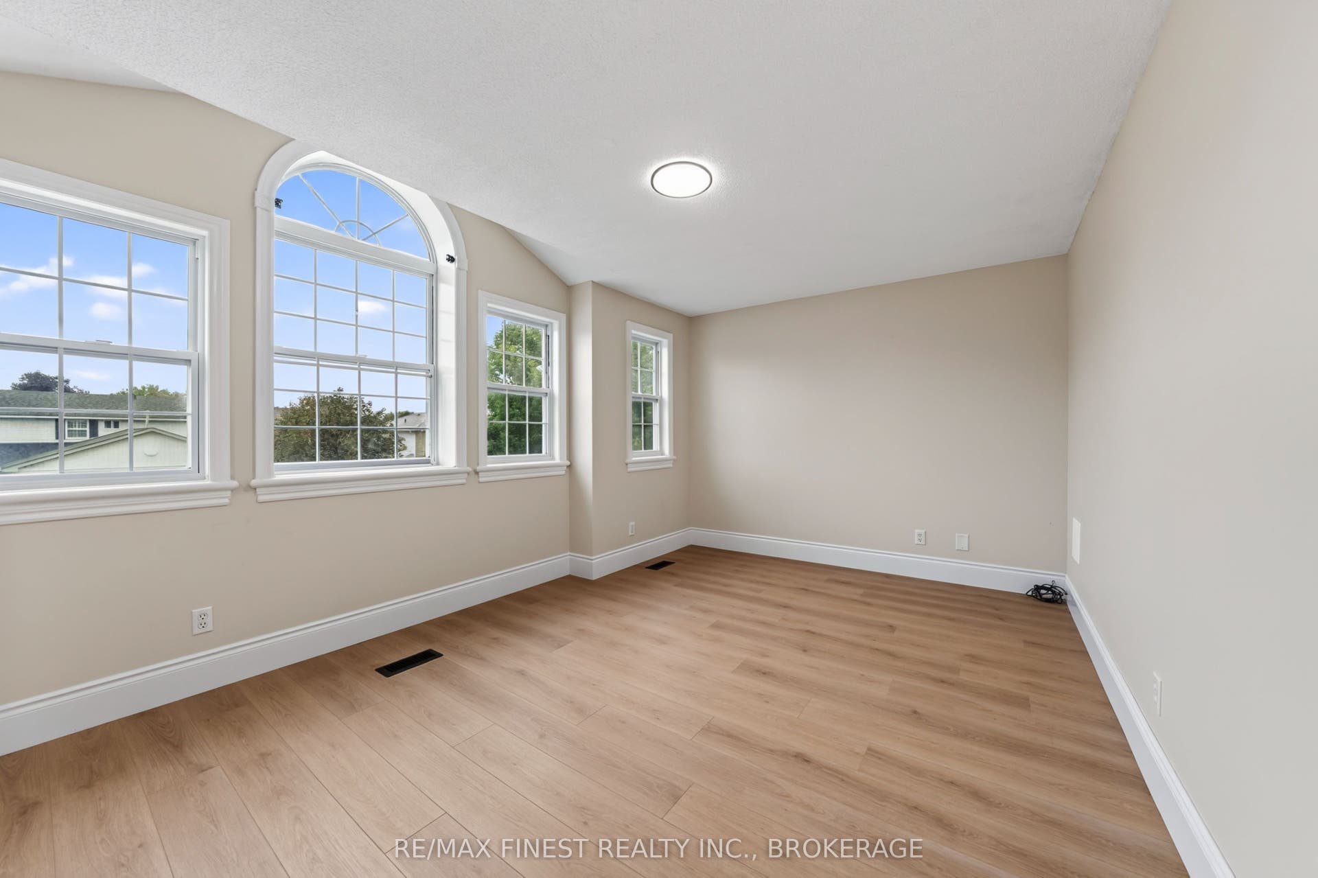 975 Ringstead Street, Kingston, Frontenac ON K7M 8V2 975 Ringstead Street, Kingston, Frontenac ON K7M 8V2