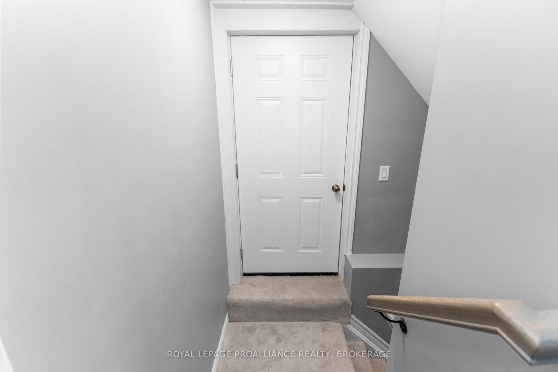 1374 Monarch Drive, Kingston, Frontenac ON K7P 0S2 Separate Entrance to the Basement.