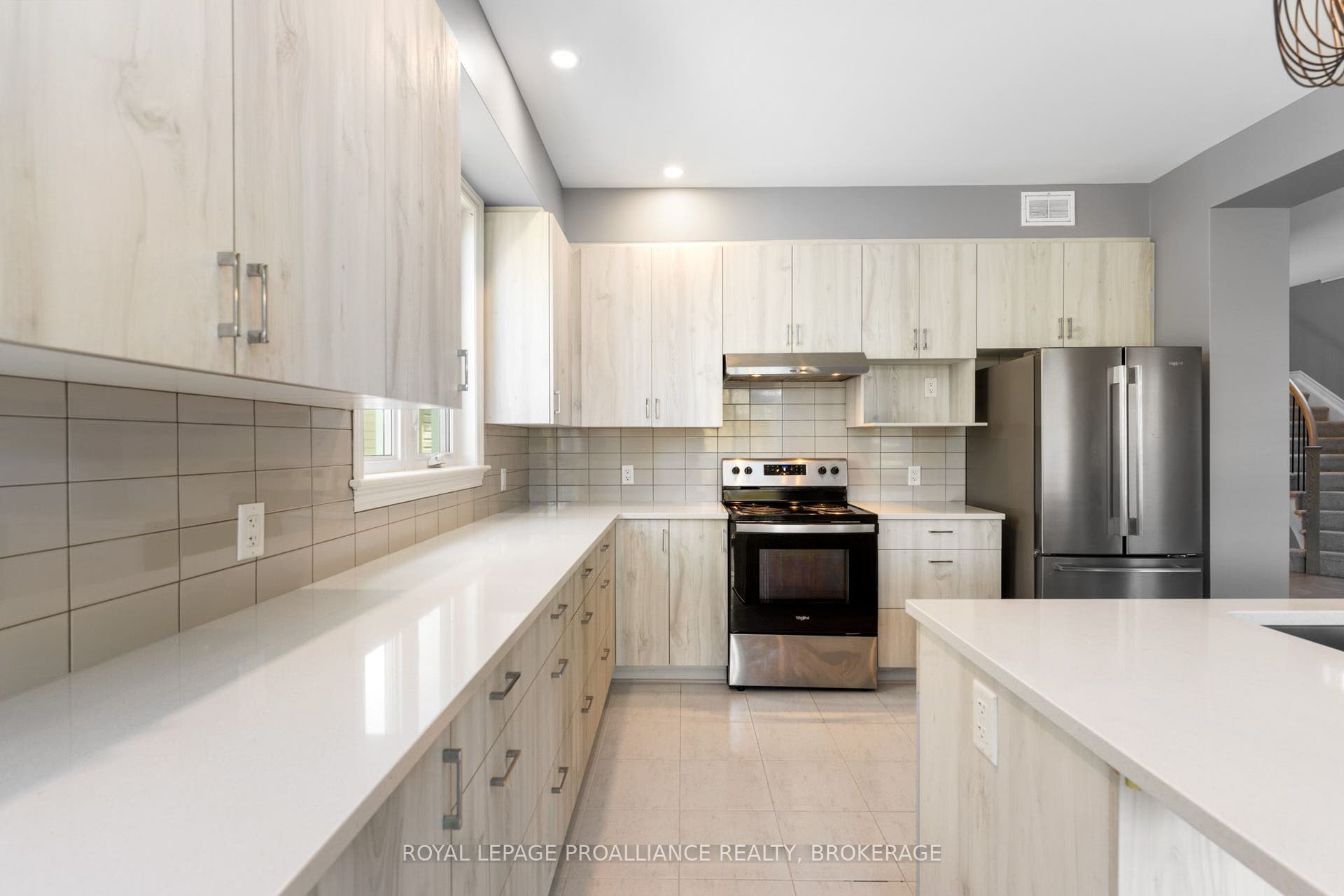 1374 Monarch Drive, Kingston, Frontenac ON K7P 0S2 Bright Kitchen with Quartz Counter Tops.
