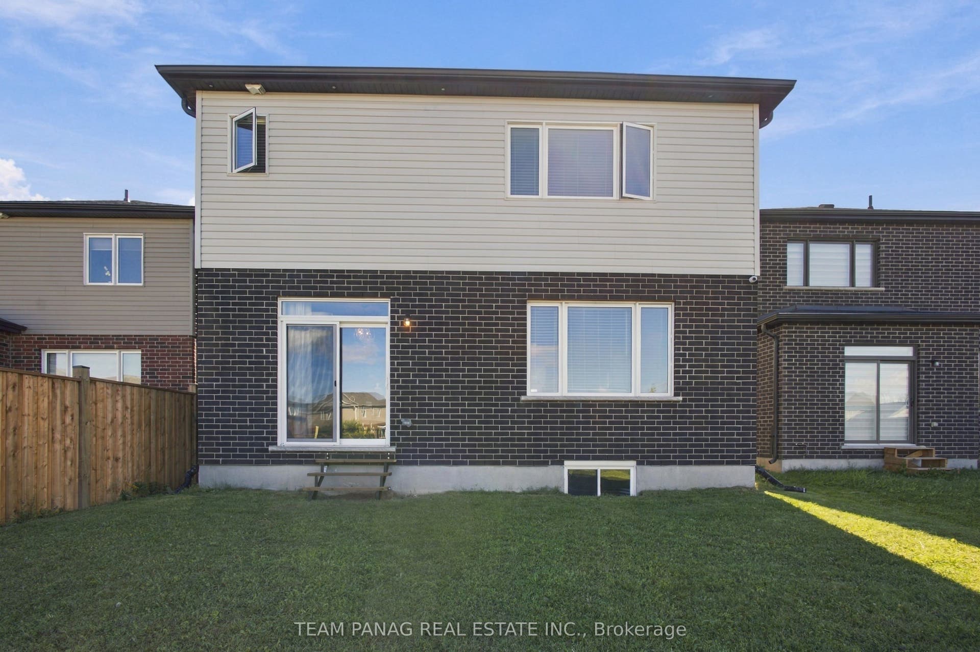 409 Freure Drive, Cambridge, Waterloo ON N1S 0A2 409 Freure Drive, Cambridge, Waterloo ON N1S 0A2