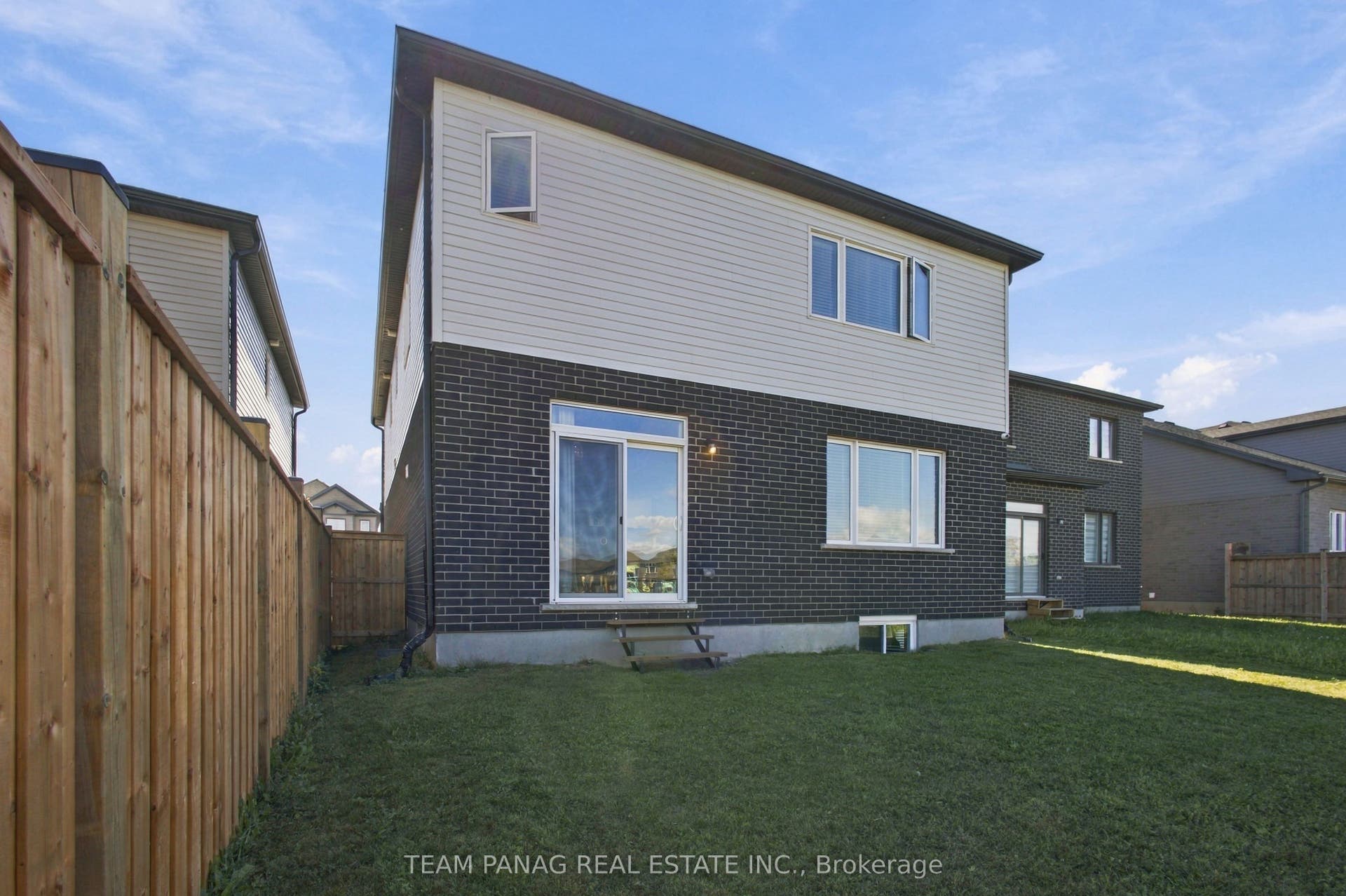 409 Freure Drive, Cambridge, Waterloo ON N1S 0A2 409 Freure Drive, Cambridge, Waterloo ON N1S 0A2