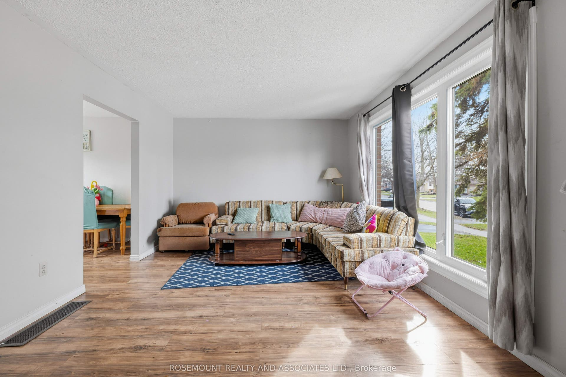 287 Sutherland Drive, Kingston, Frontenac ON K7K 5Y6 Living Room