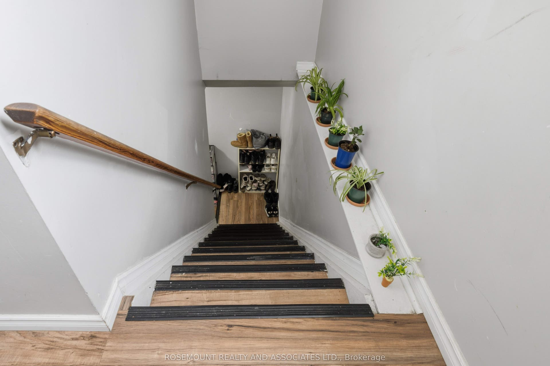 287 Sutherland Drive, Kingston, Frontenac ON K7K 5Y6 Stairs Leading upstairs