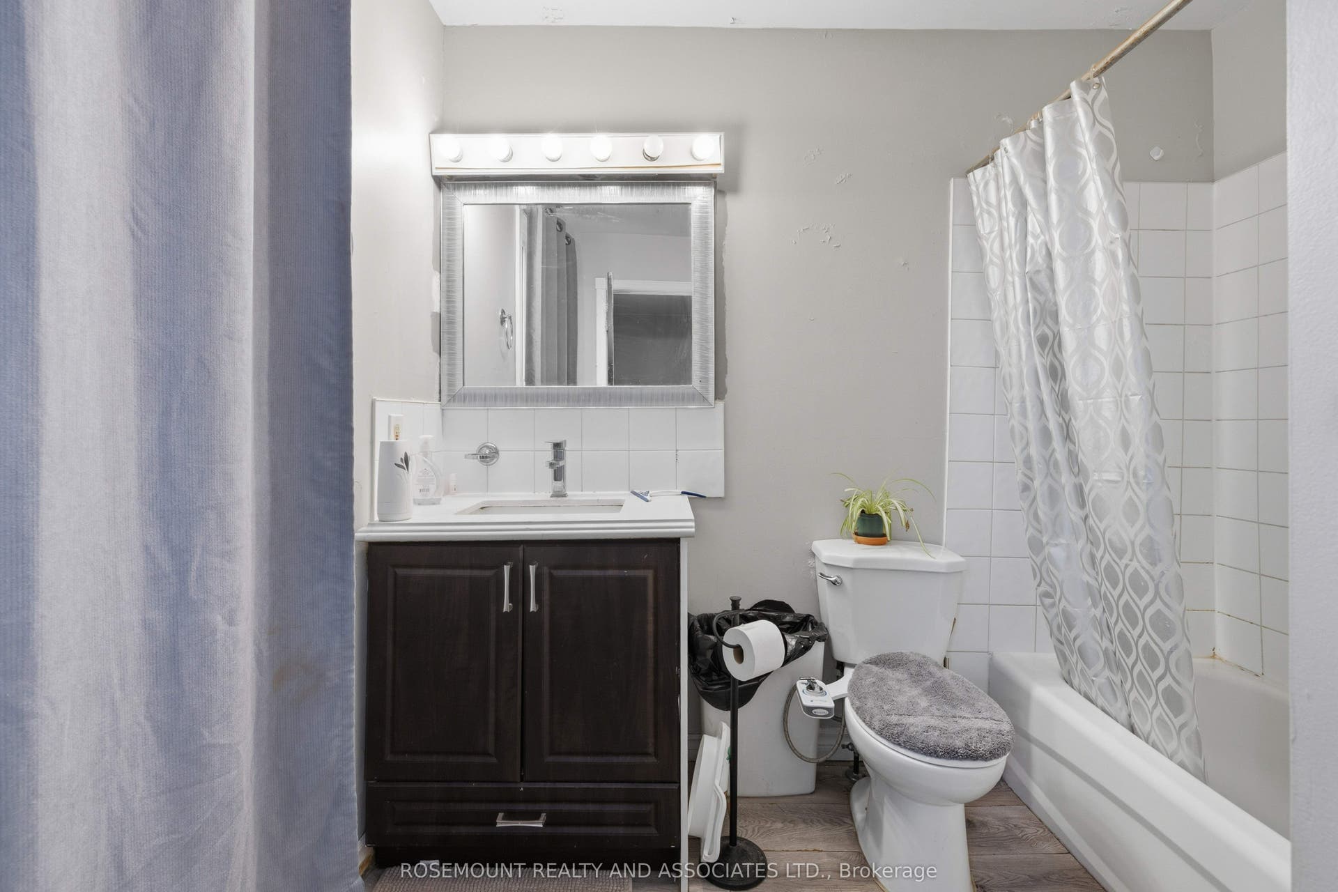 287 Sutherland Drive, Kingston, Frontenac ON K7K 5Y6 Main Bathroom