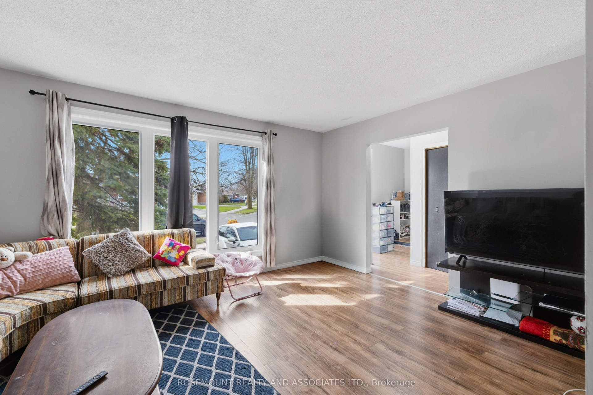 287 Sutherland Drive, Kingston, Frontenac ON K7K 5Y6 Living Room