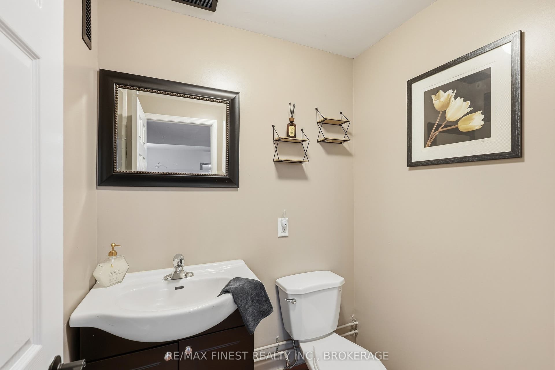 1377 BRACKENWOOD Crescent, Kingston, Frontenac ON K7P 2W4 1377 BRACKENWOOD Crescent, Kingston, Frontenac ON K7P 2W4