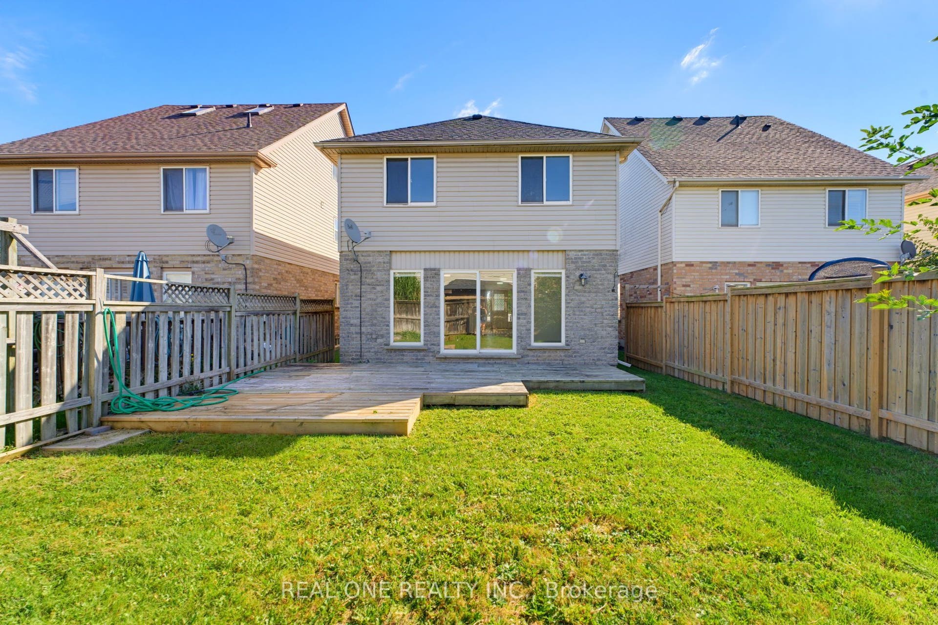 72 Patton Drive, Cambridge, Waterloo ON N3C 4L3 72 Patton Drive, Cambridge, Waterloo ON N3C 4L3