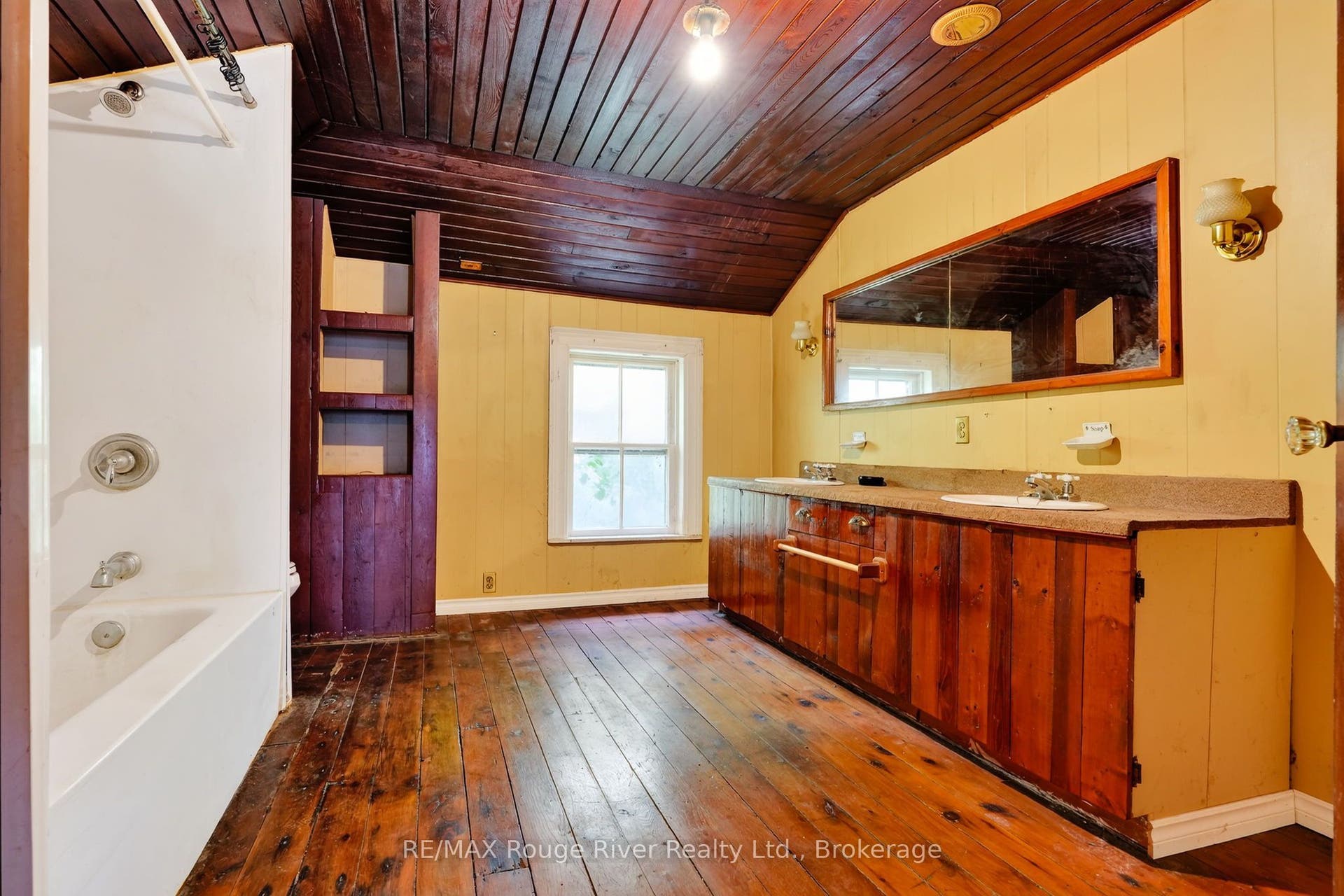 3756 Burnham Street N, Hamilton Township, Northumberland ON K9A 4J9