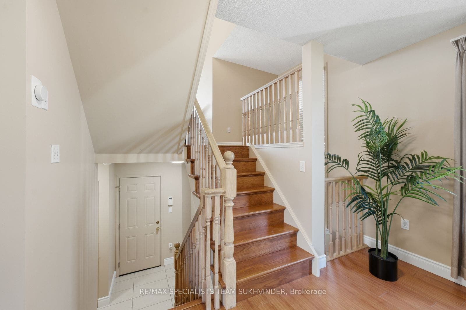 44 SINCLAIR Street, Guelph, Wellington ON N1L 1R8 Stairs leading to family room