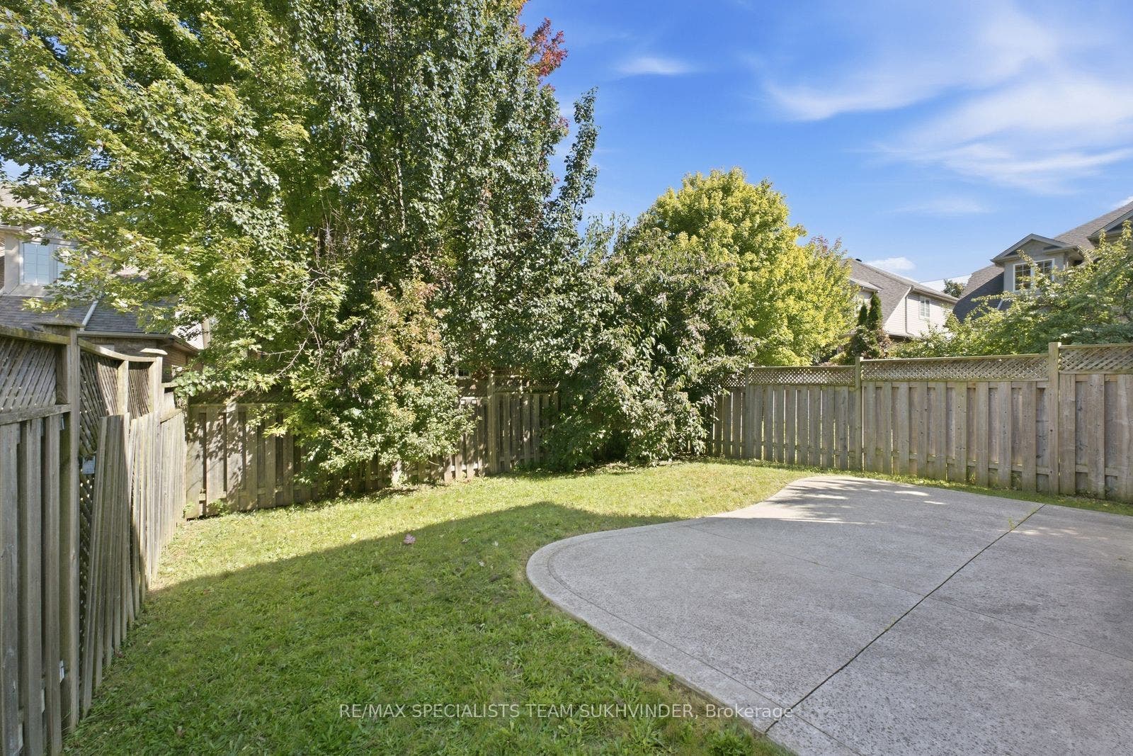 44 SINCLAIR Street, Guelph, Wellington ON N1L 1R8 Concrete Patio