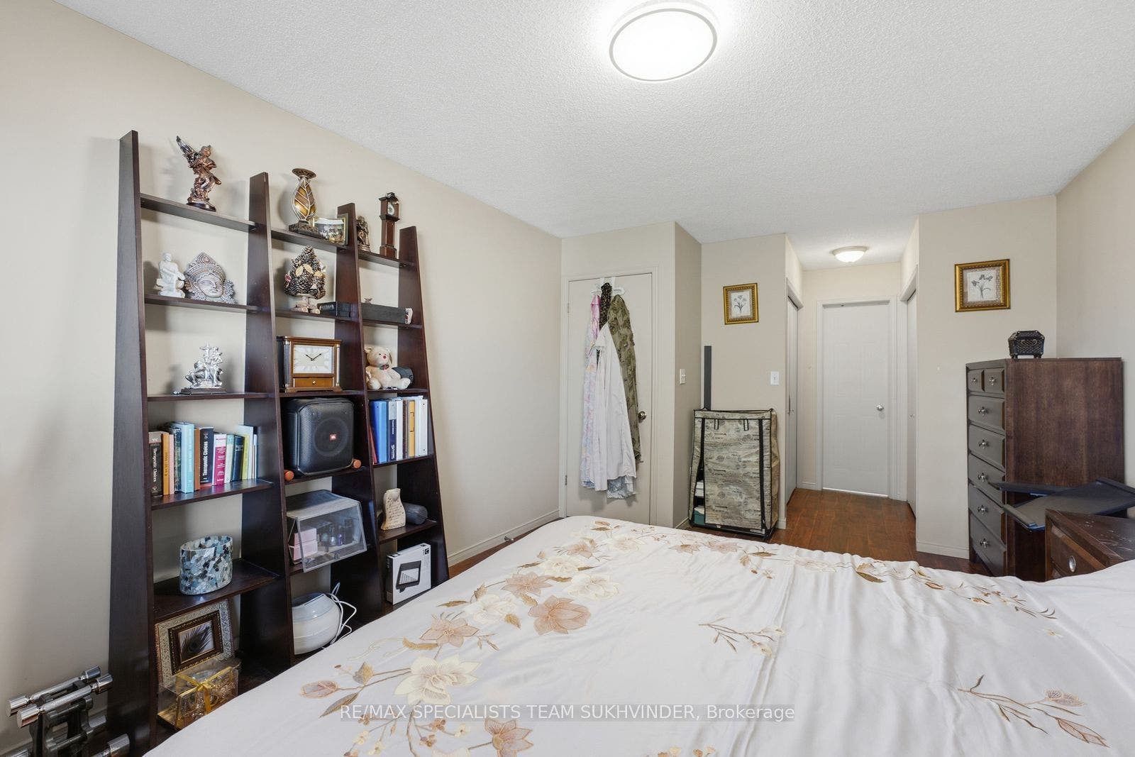 44 SINCLAIR Street, Guelph, Wellington ON N1L 1R8 His & Her Closets