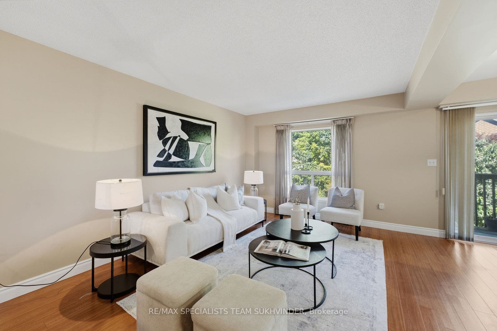 44 SINCLAIR Street, Guelph, Wellington ON N1L 1R8 Main Floor Living Room