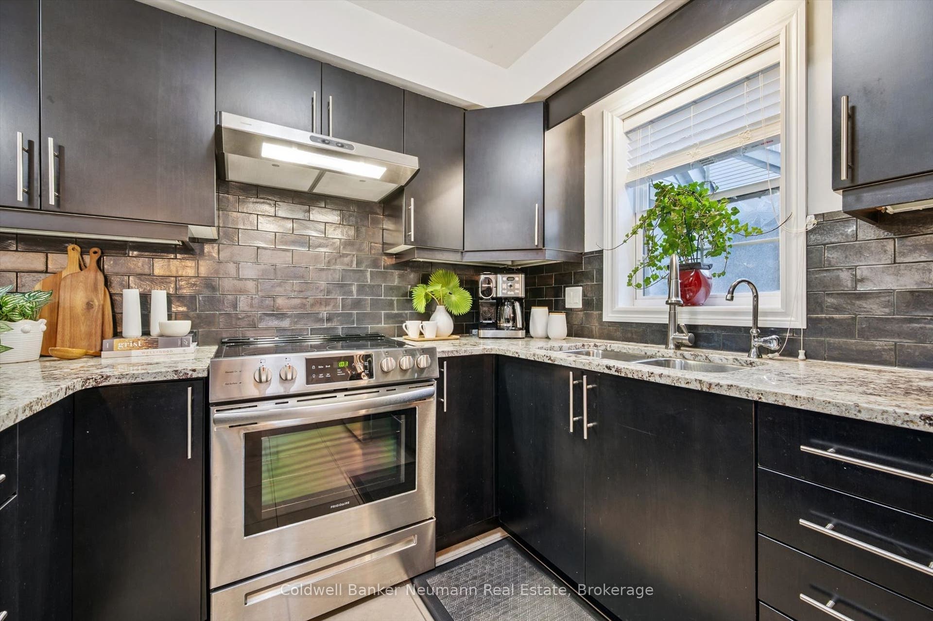 100 Frederick Drive, #9, Guelph, Wellington ON N1L 0H6 100 Frederick Drive, #9, Guelph, Wellington ON N1L 0H6
