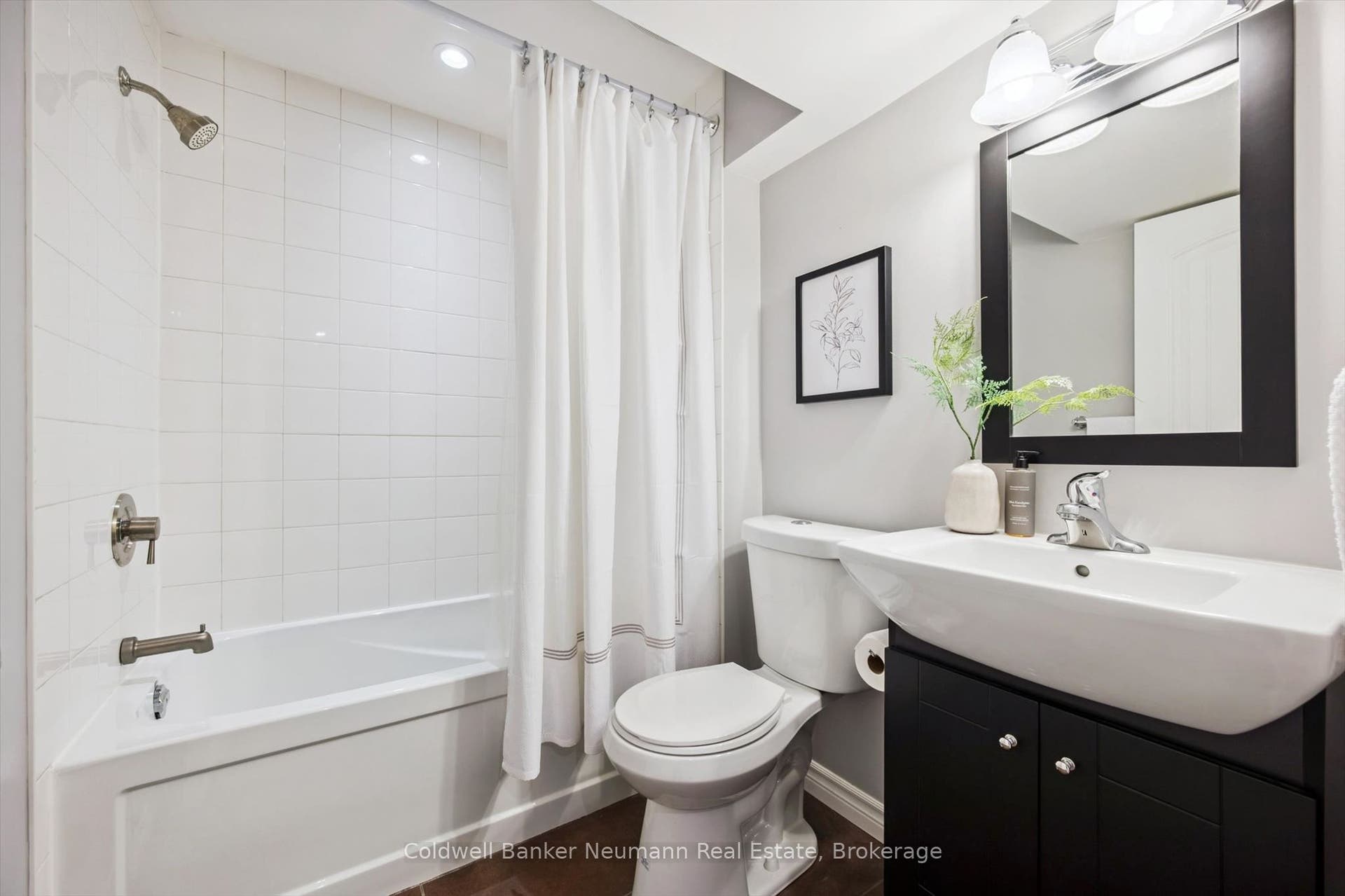 100 Frederick Drive, #9, Guelph, Wellington ON N1L 0H6 100 Frederick Drive, #9, Guelph, Wellington ON N1L 0H6