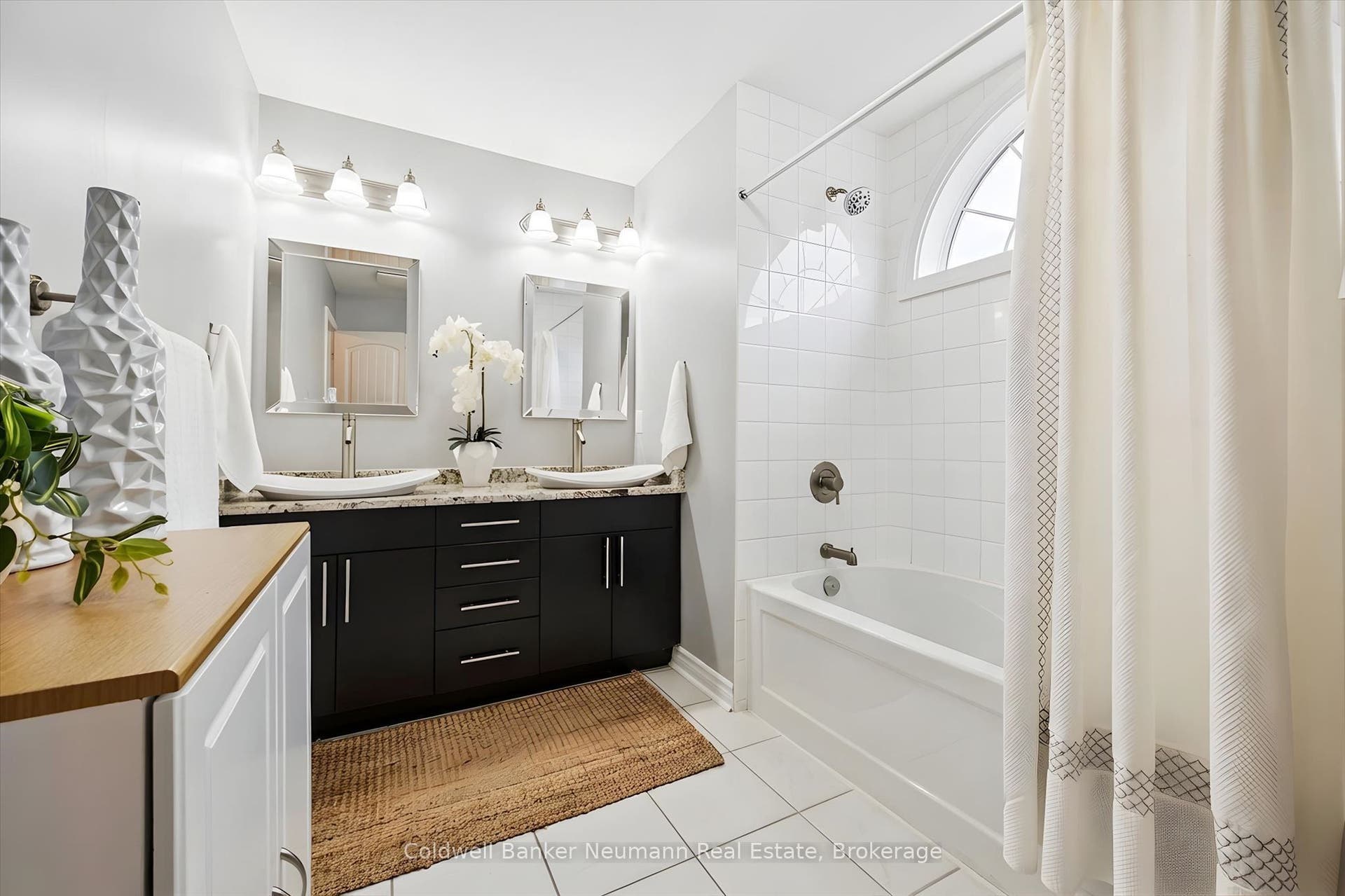 100 Frederick Drive, #9, Guelph, Wellington ON N1L 0H6 100 Frederick Drive, #9, Guelph, Wellington ON N1L 0H6