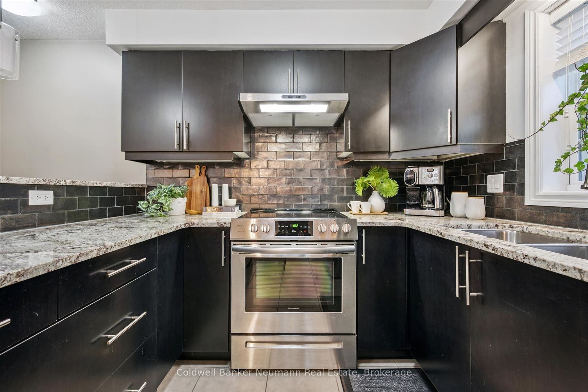 100 Frederick Drive, #9, Guelph, Wellington ON N1L 0H6 100 Frederick Drive, #9, Guelph, Wellington ON N1L 0H6