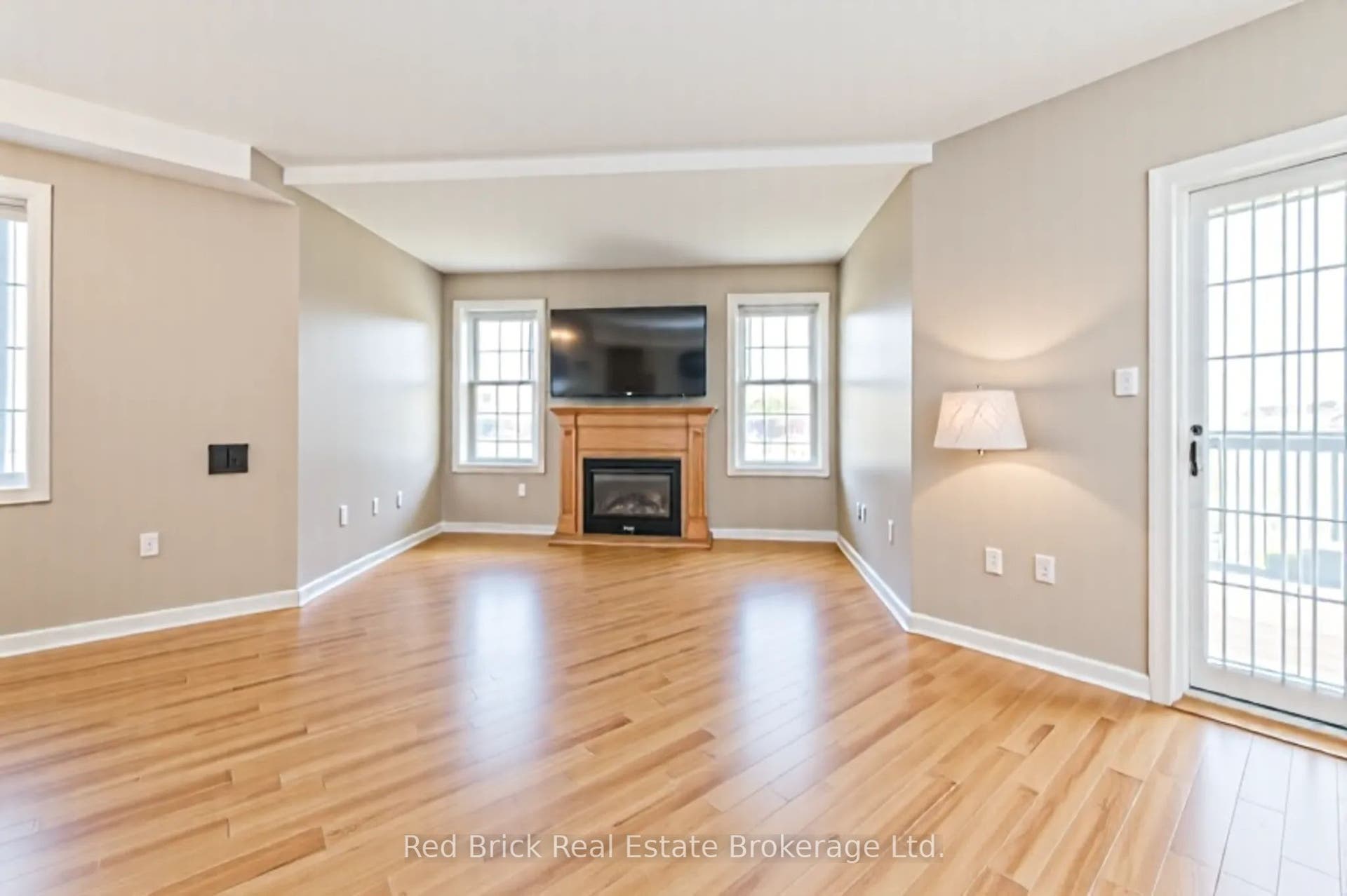 6492 Gerrie Road, #207, Centre Wellington, Wellington ON N0B 1S0 Living Room Empty