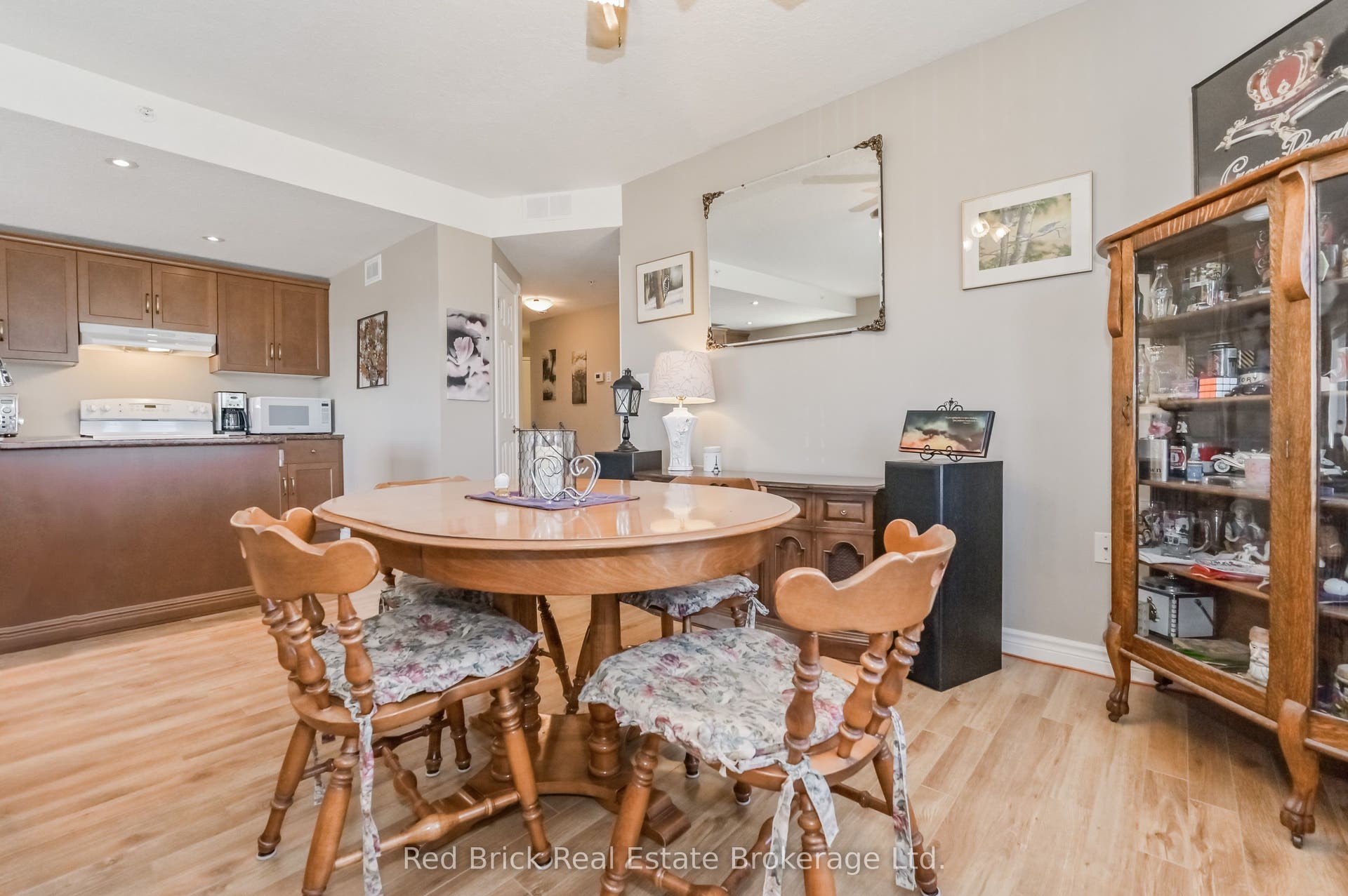 6492 Gerrie Road, #207, Centre Wellington, Wellington ON N0B 1S0 Dining Room