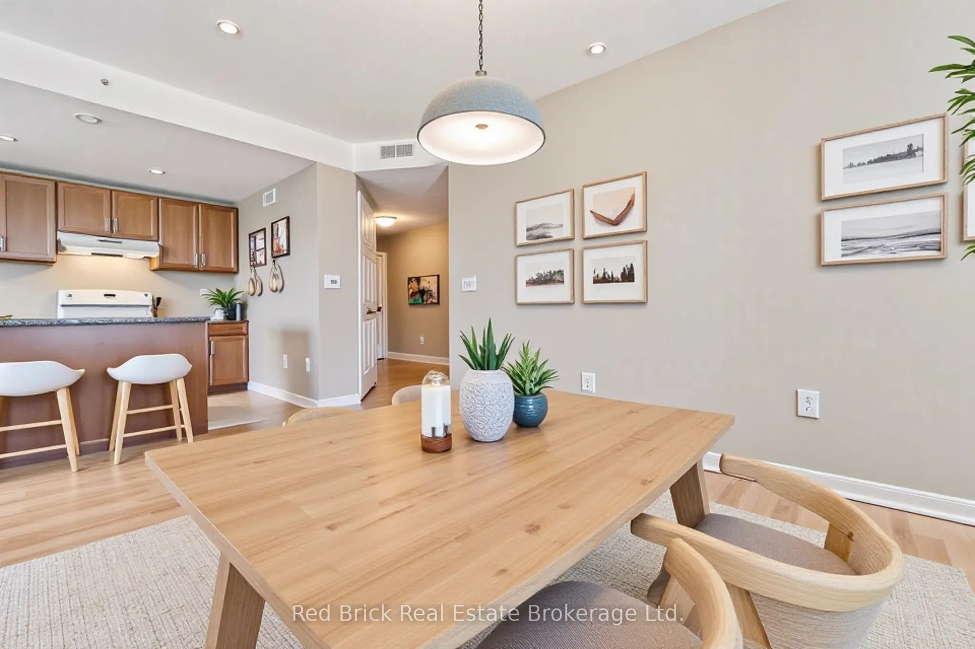 6492 Gerrie Road, #207, Centre Wellington, Wellington ON N0B 1S0 Dining room Virtual Staging