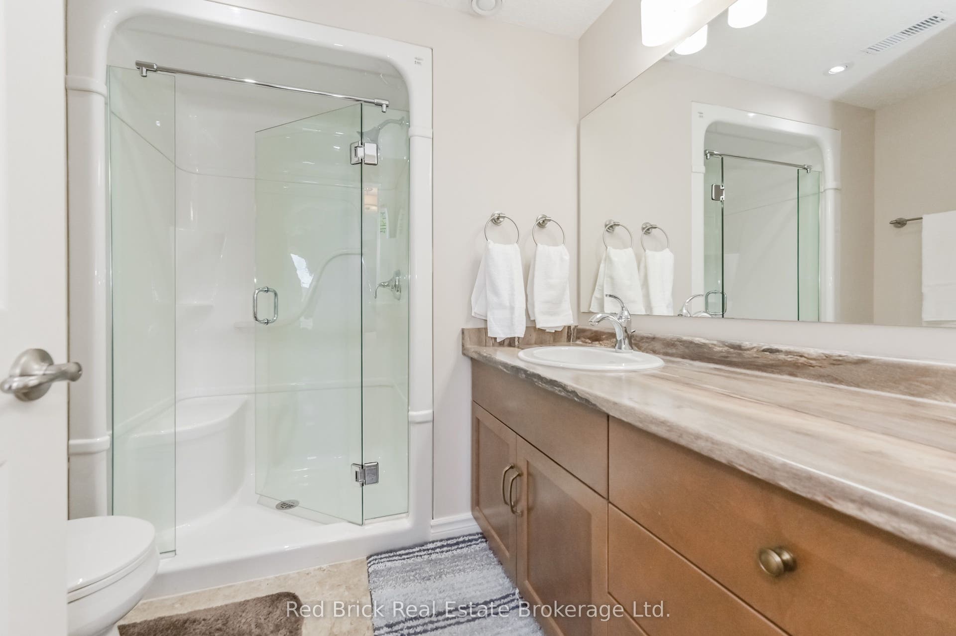 6492 Gerrie Road, #207, Centre Wellington, Wellington ON N0B 1S0 En-suite Bathroom