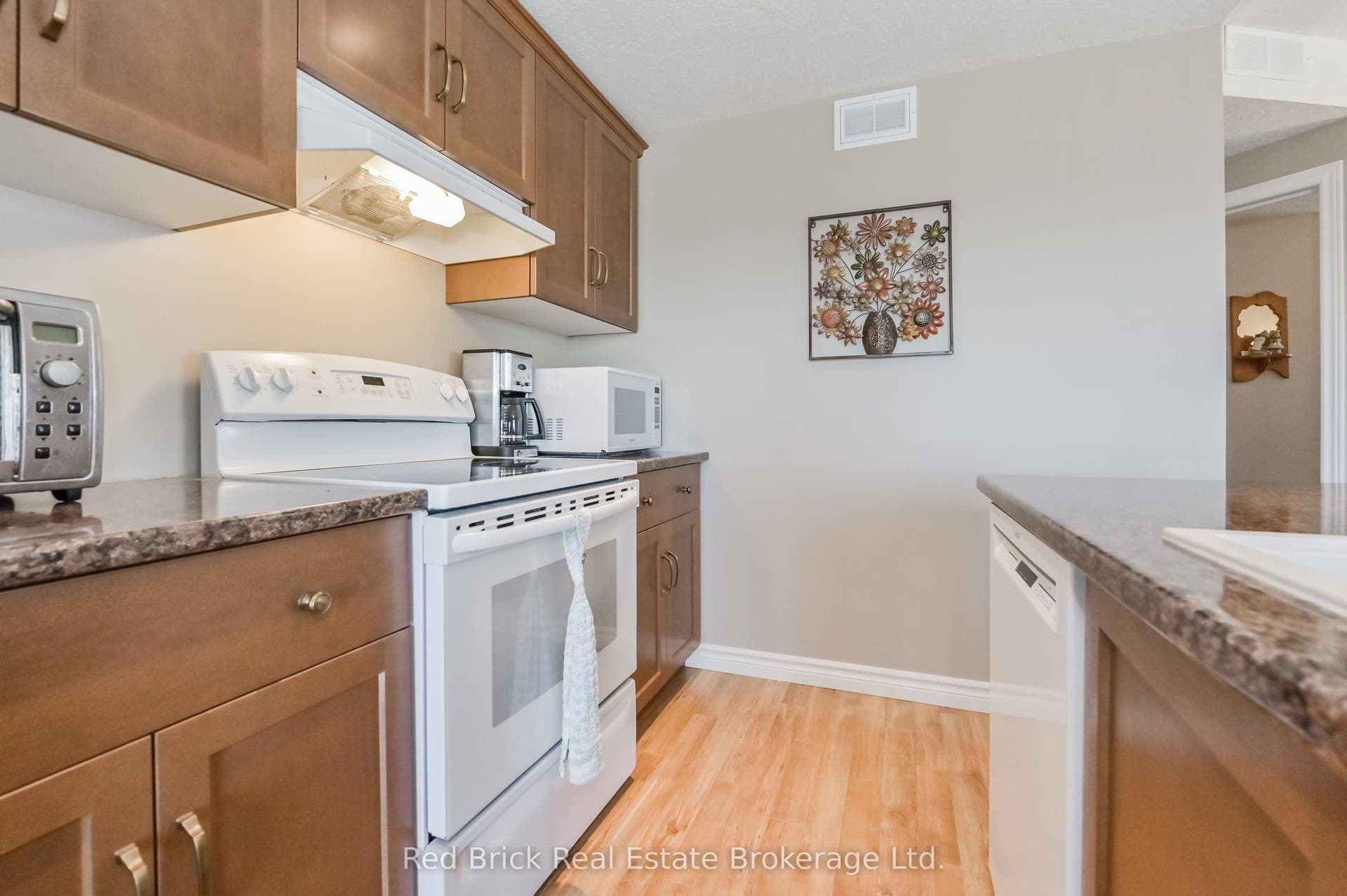 6492 Gerrie Road, #207, Centre Wellington, Wellington ON N0B 1S0 6492 Gerrie Road, #207, Centre Wellington, Wellington ON N0B 1S0