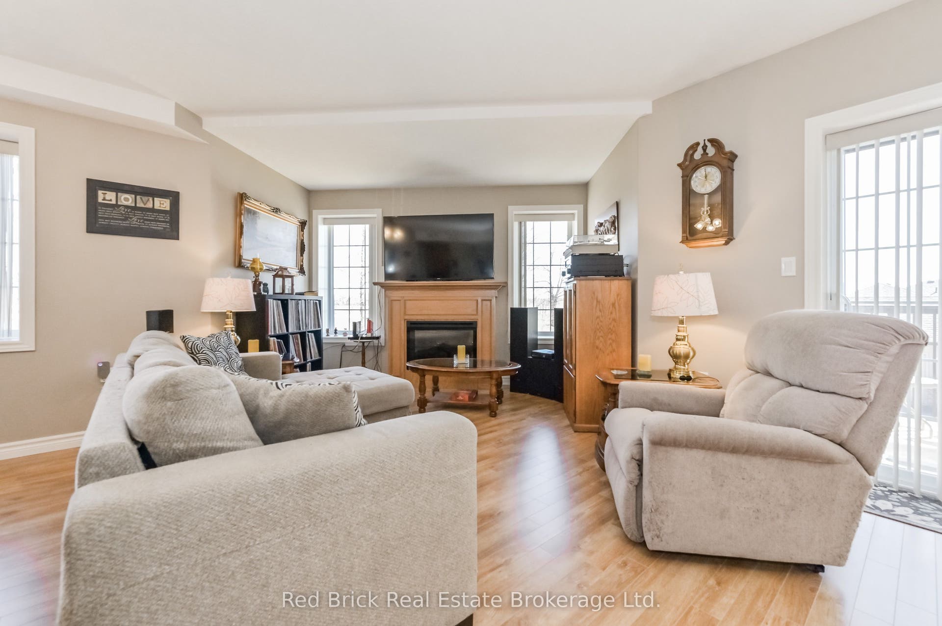 6492 Gerrie Road, #207, Centre Wellington, Wellington ON N0B 1S0 Living Room