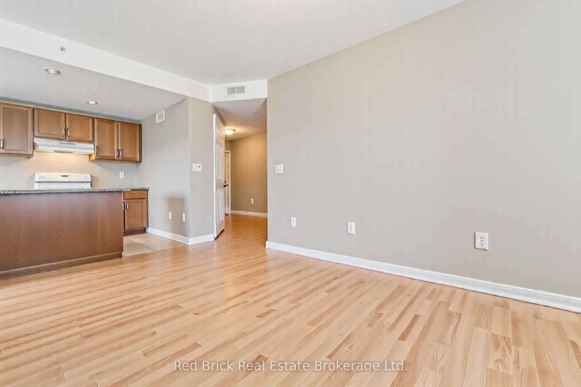 6492 Gerrie Road, #207, Centre Wellington, Wellington ON N0B 1S0 Dining Room Empty