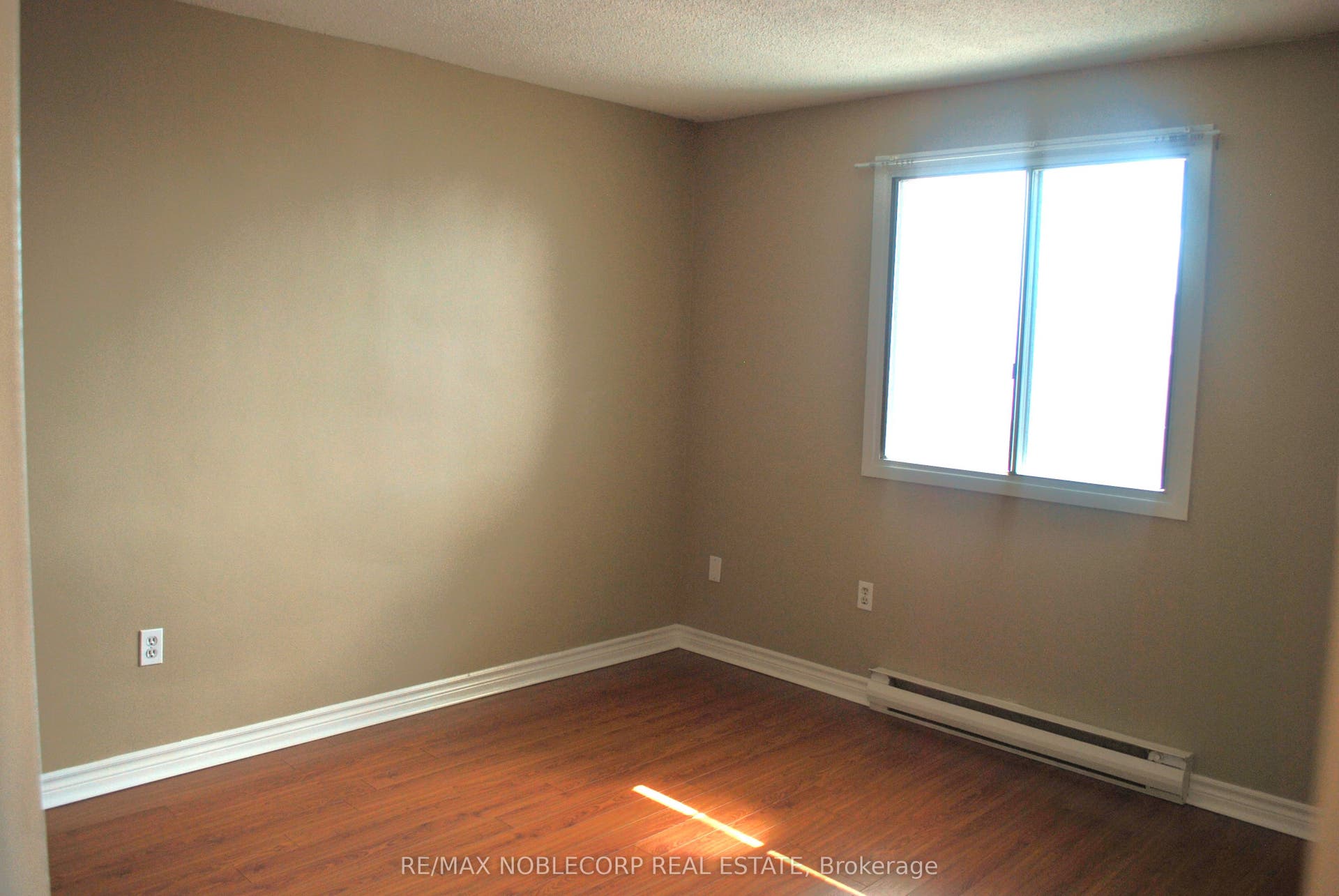 64 Benton Street, #901, Kitchener, Waterloo ON N2G 4L9 64 Benton Street, #901, Kitchener, Waterloo ON N2G 4L9