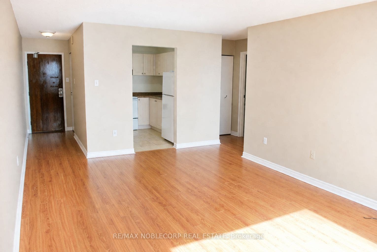 64 Benton Street, #901, Kitchener, Waterloo ON N2G 4L9 64 Benton Street, #901, Kitchener, Waterloo ON N2G 4L9