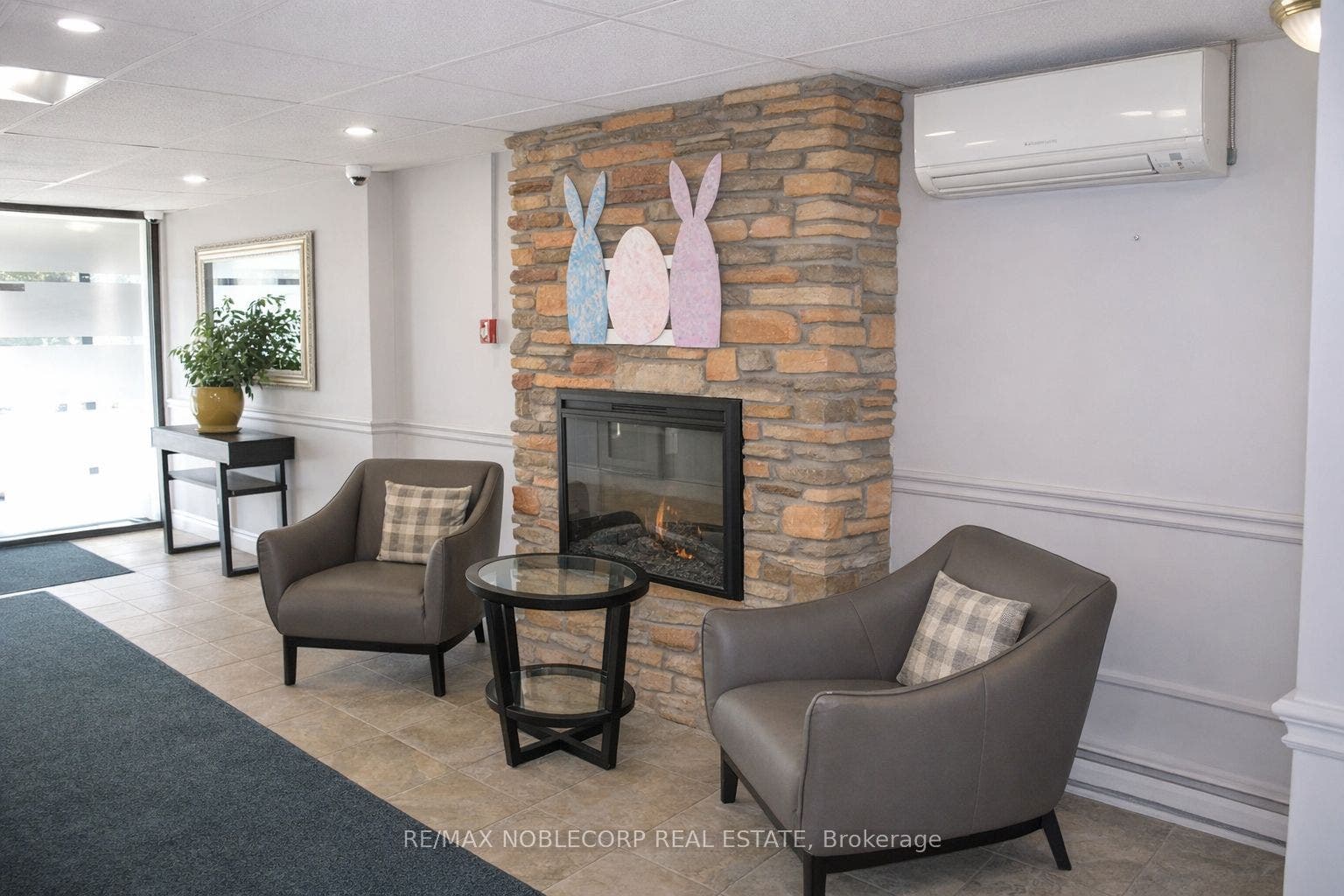 64 Benton Street, #901, Kitchener, Waterloo ON N2G 4L9 64 Benton Street, #901, Kitchener, Waterloo ON N2G 4L9