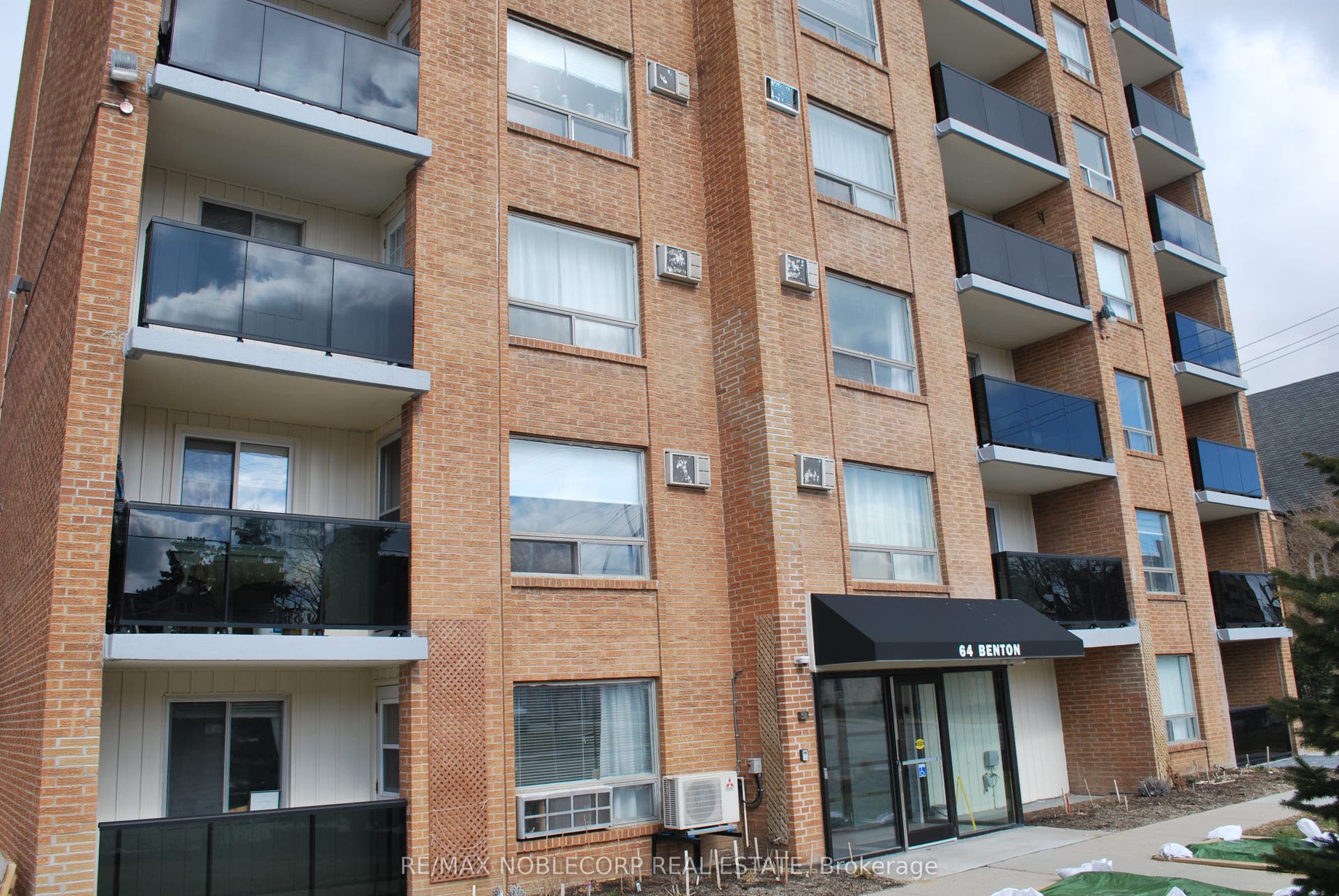 64 Benton Street, #901, Kitchener, Waterloo ON N2G 4L9 64 Benton Street, #901, Kitchener, Waterloo ON N2G 4L9