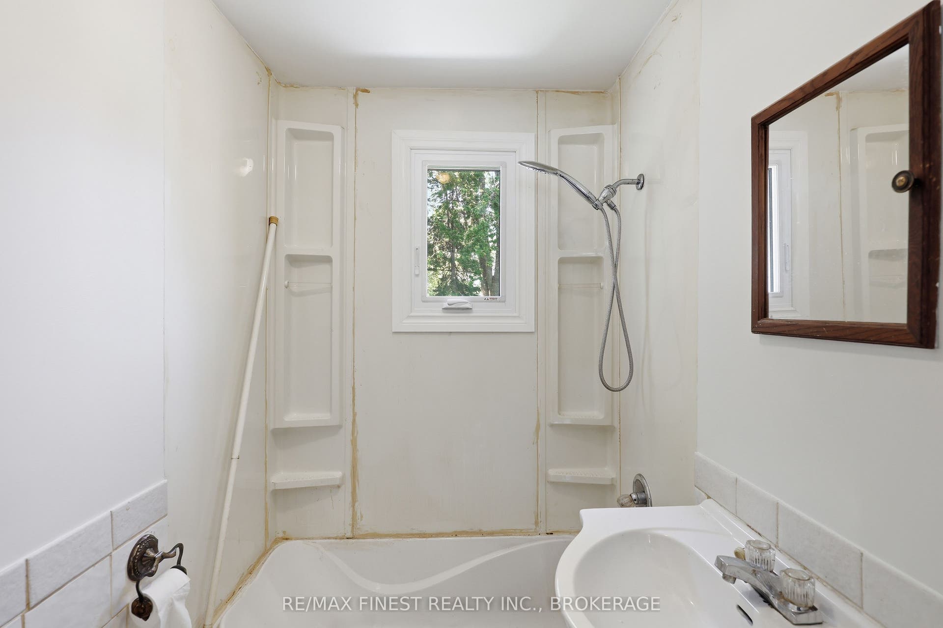 734 Portsmouth Avenue, Kingston, Frontenac ON K7M 1W5 734 Portsmouth Avenue, Kingston, Frontenac ON K7M 1W5