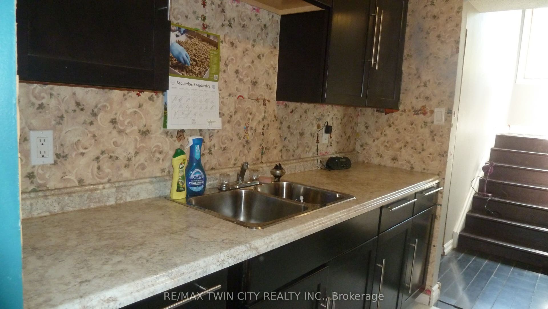 647 Albert Street, #4, Waterloo, Waterloo ON N2L 3V5 647 Albert Street, #4, Waterloo, Waterloo ON N2L 3V5