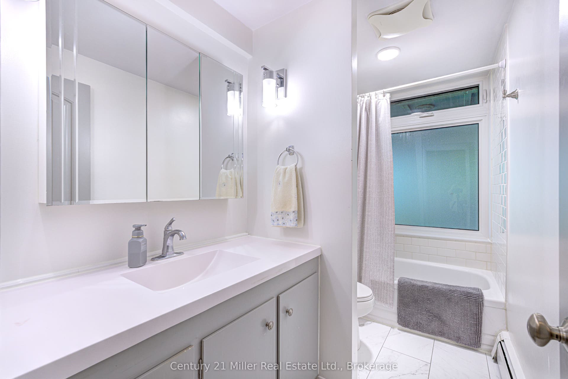 50 Greensview Drive, Kitchener, Waterloo ON N2P 2E6 50 Greensview Drive, Kitchener, Waterloo ON N2P 2E6
