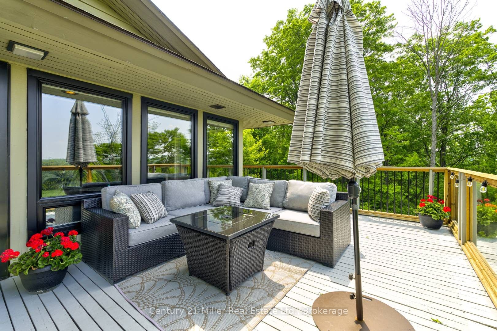 50 Greensview Drive, Kitchener, Waterloo ON N2P 2E6 50 Greensview Drive, Kitchener, Waterloo ON N2P 2E6