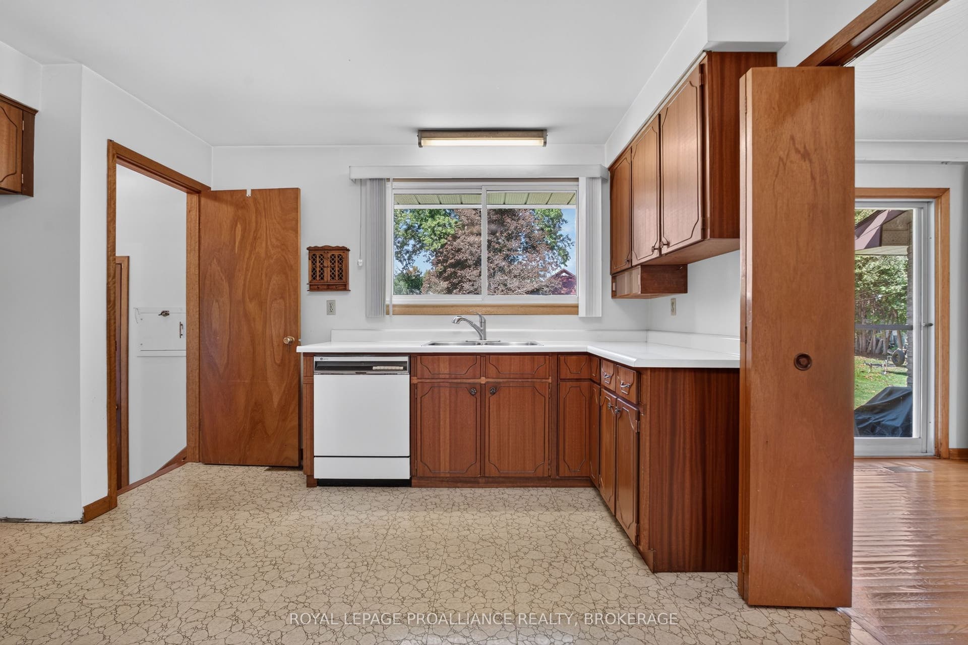 9 Dianna Street, Kingston, Frontenac ON K7L 4V1