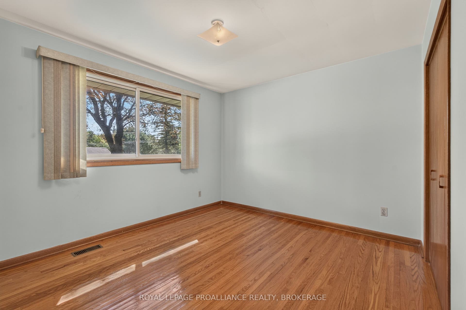 9 Dianna Street, Kingston, Frontenac ON K7L 4V1