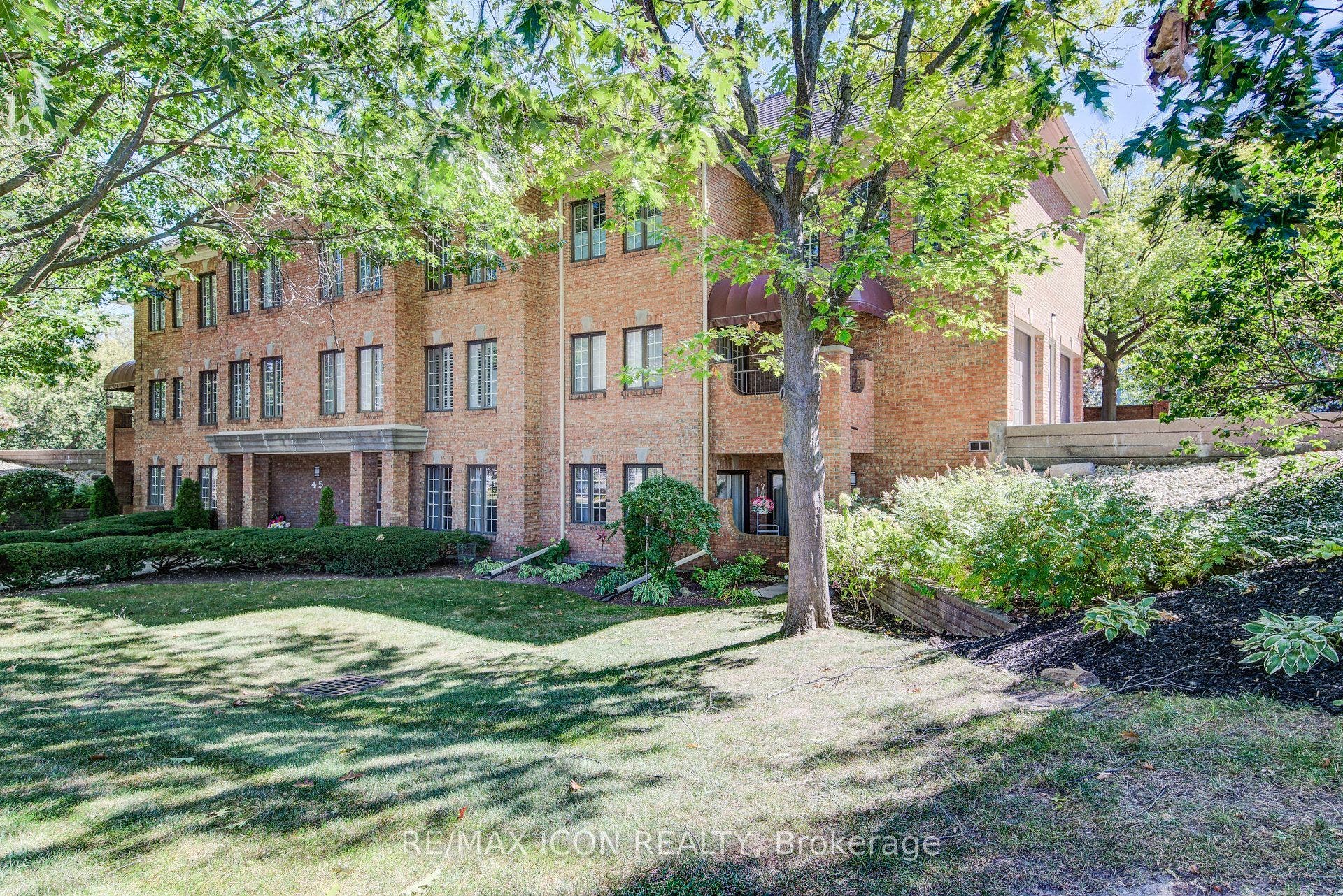 45 Blue Springs Drive, #32, Waterloo, Waterloo ON N2J 4P1 45 Blue Springs Drive, #32, Waterloo, Waterloo ON N2J 4P1