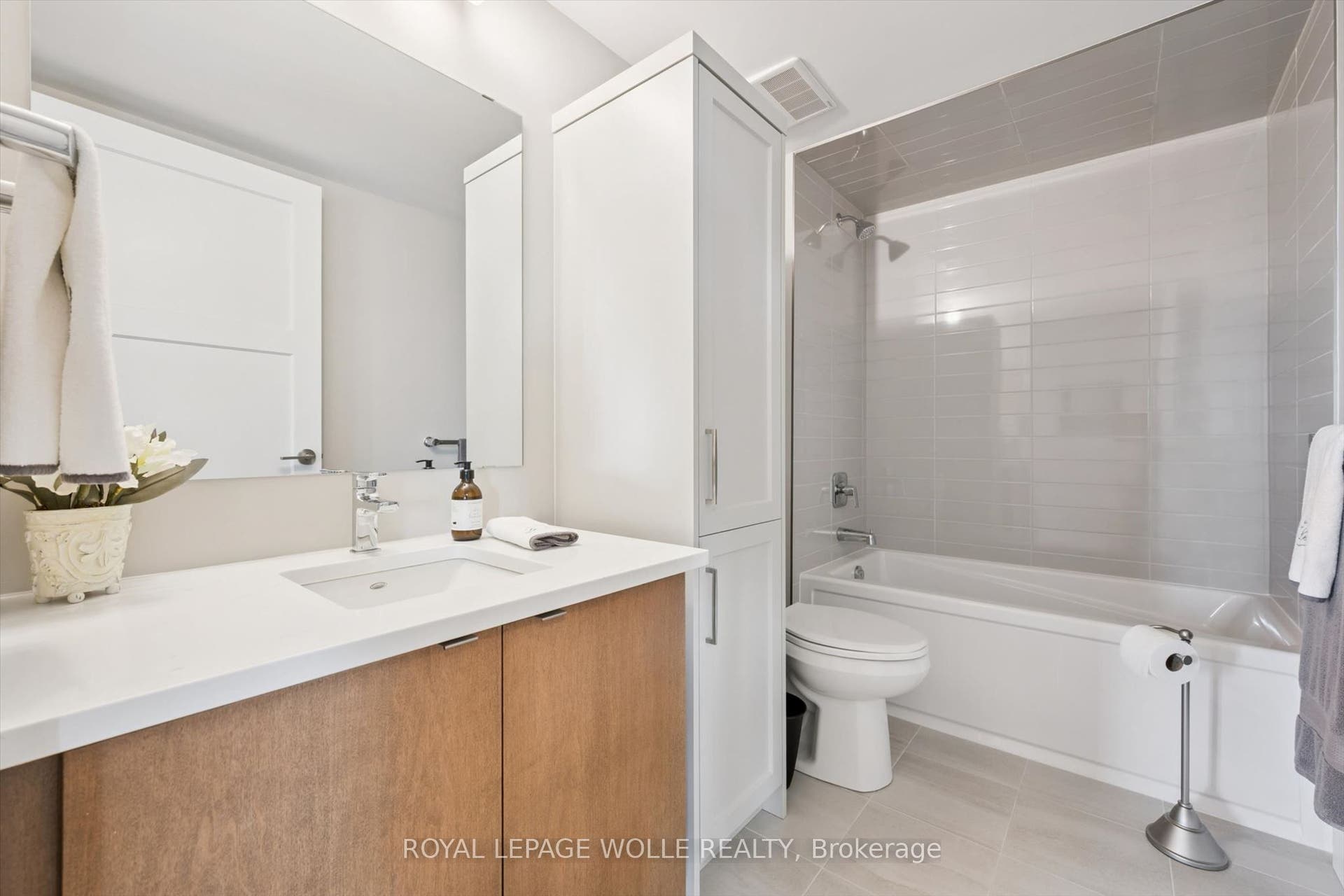 93 Arthur Street S, #618, Guelph, Wellington ON N1E 0T3 93 Arthur Street S, #618, Guelph, Wellington ON N1E 0T3