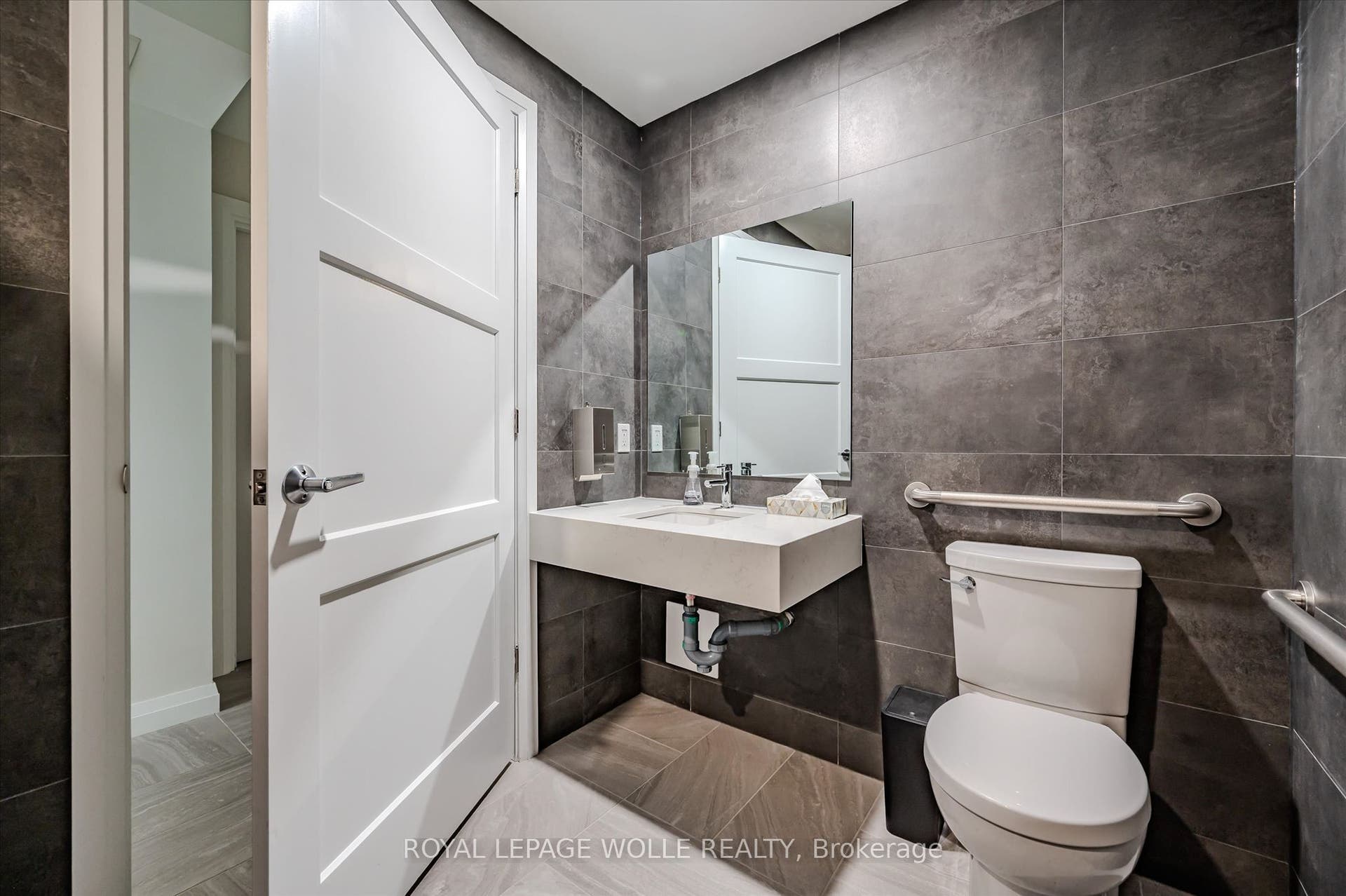 93 Arthur Street S, #618, Guelph, Wellington ON N1E 0T3 93 Arthur Street S, #618, Guelph, Wellington ON N1E 0T3