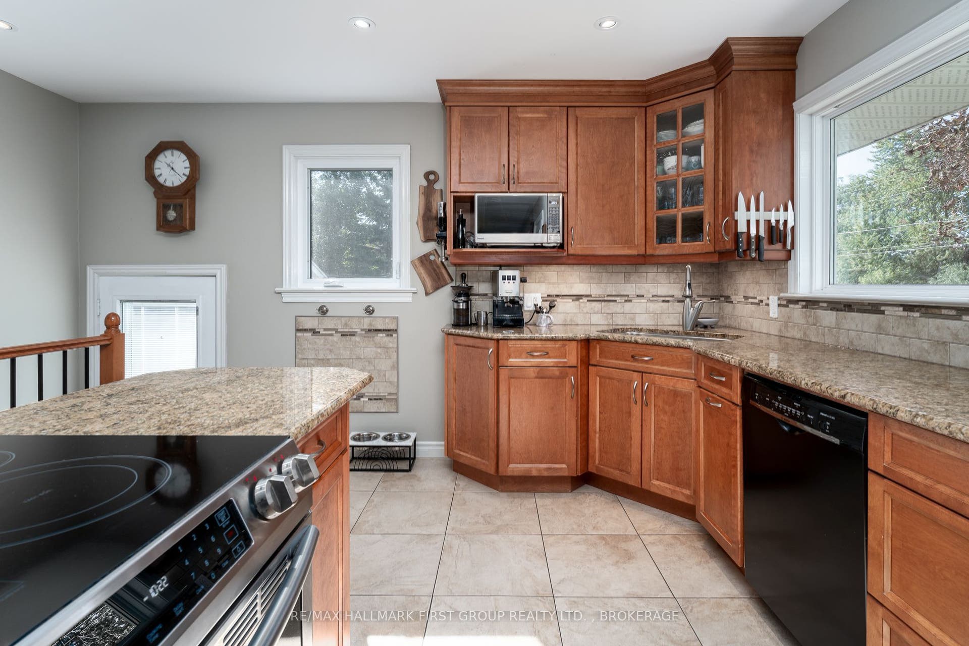 487 Coronation Boulevard, Kingston, Frontenac ON K7M 5R1 487 Coronation Boulevard, Kingston, Frontenac ON K7M 5R1
