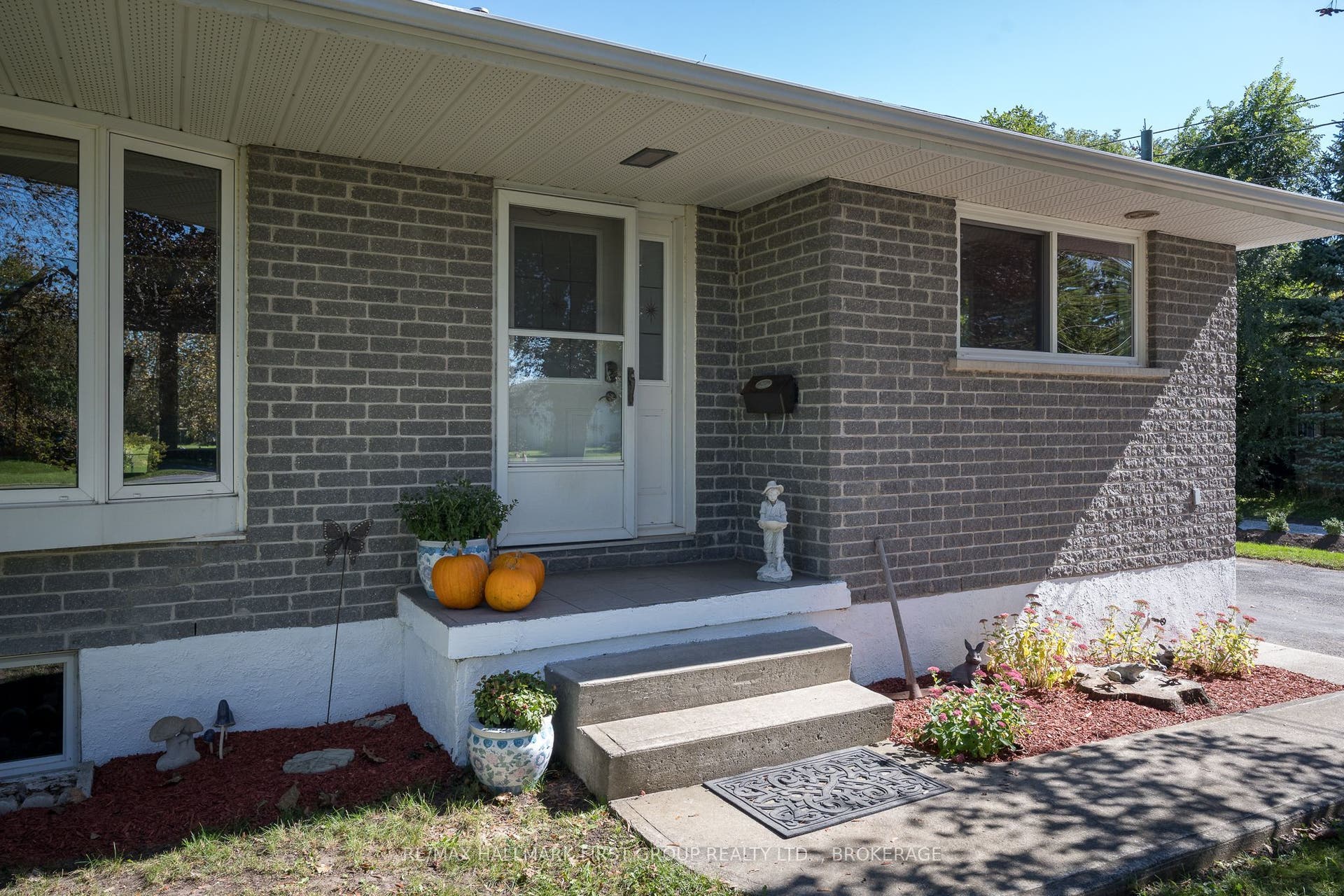 487 Coronation Boulevard, Kingston, Frontenac ON K7M 5R1 487 Coronation Boulevard, Kingston, Frontenac ON K7M 5R1