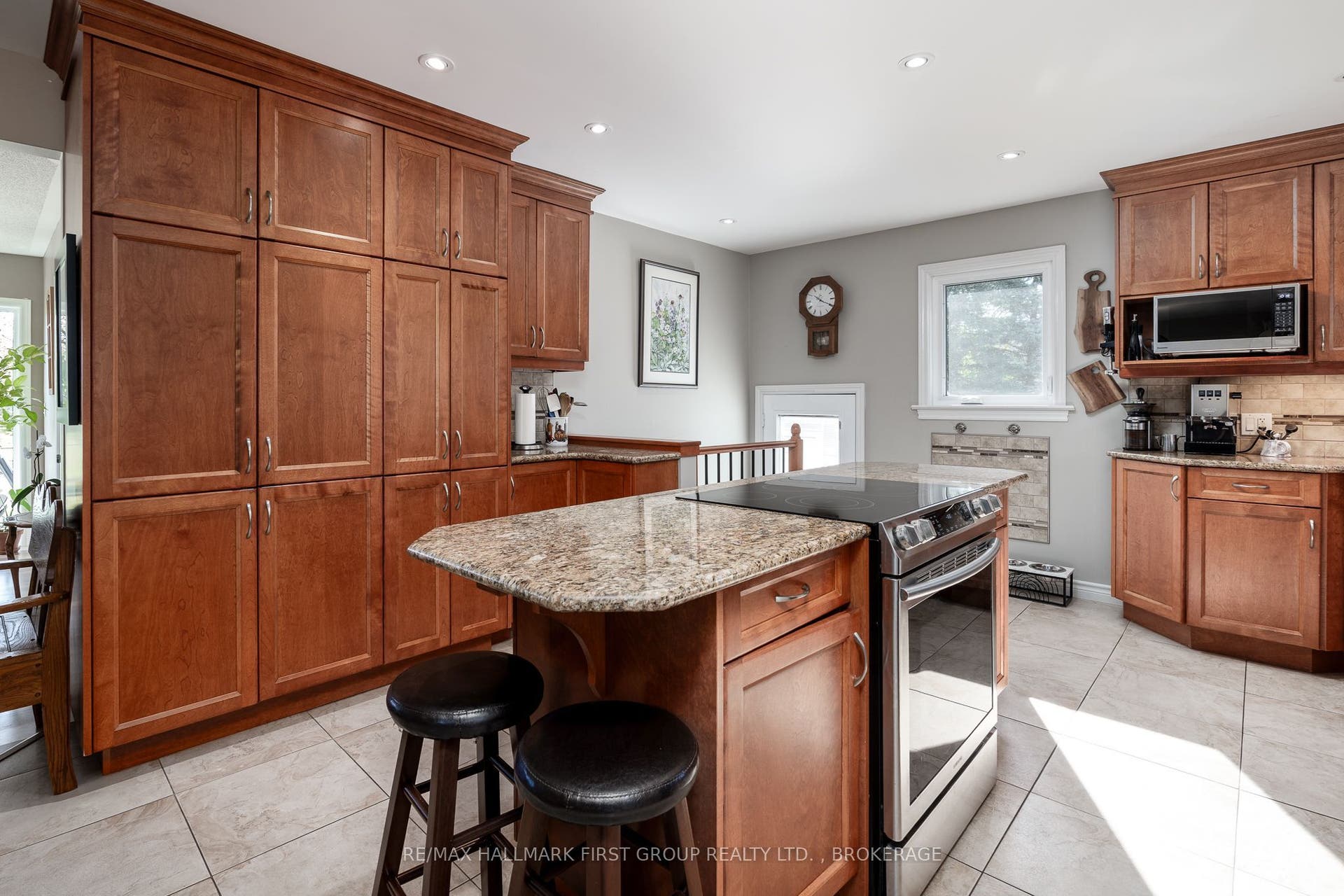 487 Coronation Boulevard, Kingston, Frontenac ON K7M 5R1 487 Coronation Boulevard, Kingston, Frontenac ON K7M 5R1