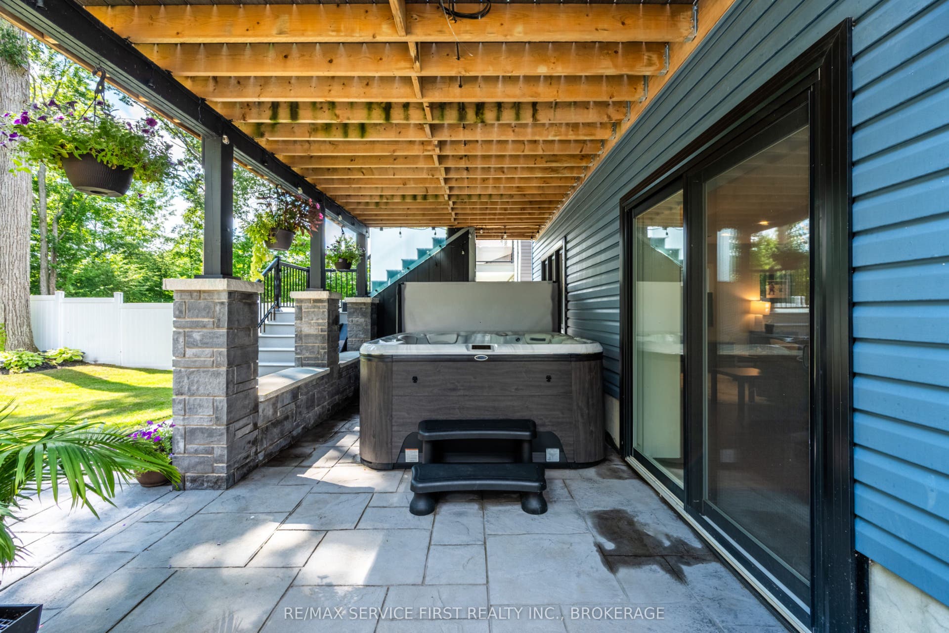 1361 Ottawa Street, Kingston, Frontenac ON K7P 2V6