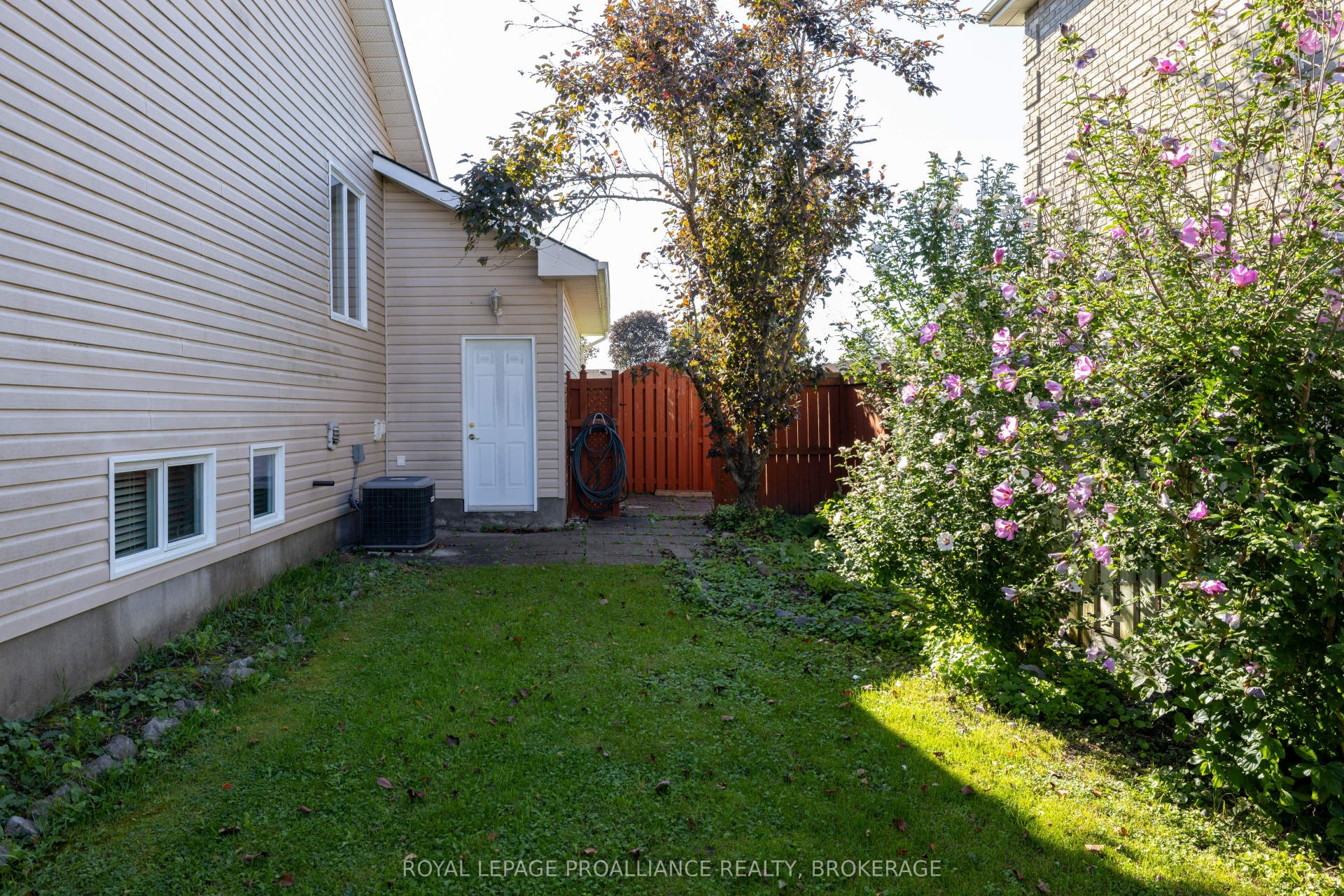 662 Millbrook Crescent, Kingston, Frontenac ON K7M 7Z8 662 Millbrook Crescent, Kingston, Frontenac ON K7M 7Z8