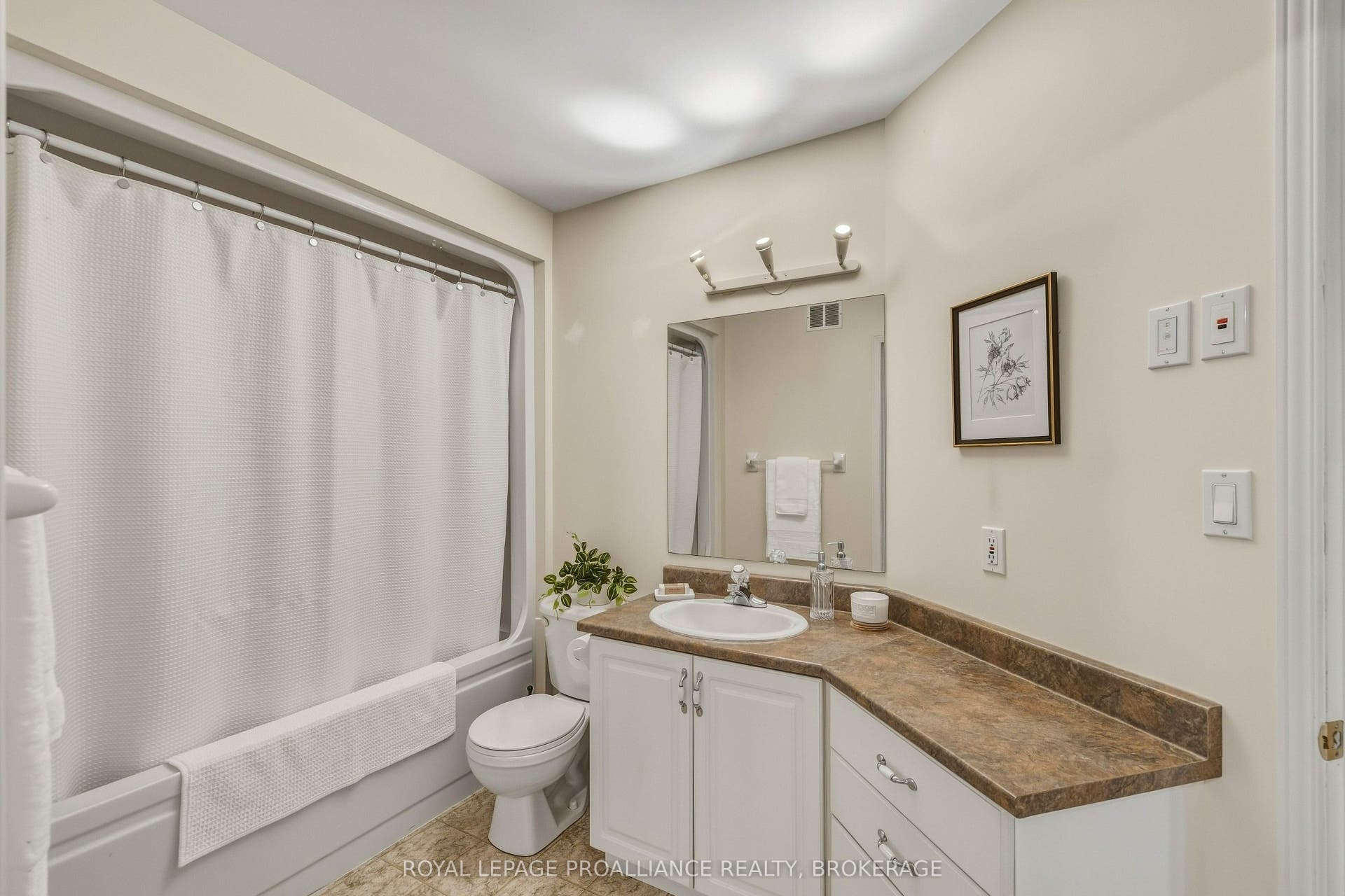 662 Millbrook Crescent, Kingston, Frontenac ON K7M 7Z8 662 Millbrook Crescent, Kingston, Frontenac ON K7M 7Z8