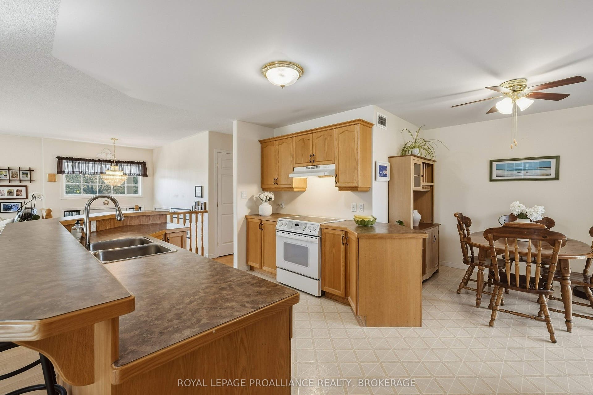 662 Millbrook Crescent, Kingston, Frontenac ON K7M 7Z8 662 Millbrook Crescent, Kingston, Frontenac ON K7M 7Z8