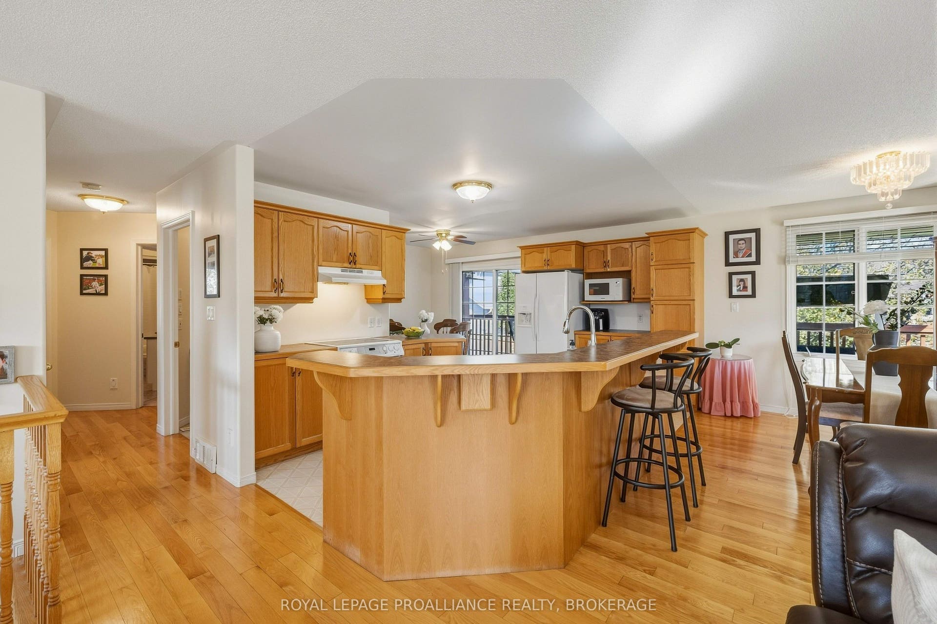 662 Millbrook Crescent, Kingston, Frontenac ON K7M 7Z8 662 Millbrook Crescent, Kingston, Frontenac ON K7M 7Z8